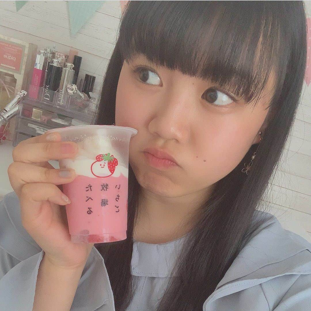 吉川ひよりさんのインスタグラム写真 - (吉川ひよりInstagram)「﻿ ✿ ✿ ✿ ✿﻿ ﻿ 🍓ファミマのいちご🍓﻿ ﻿ たべる牧場いちご🐮と﻿ 売り切れ続出のいちごミルク🍓🥛﻿ ﻿ いちご最強説‼︎🍓﻿ ﻿ ﻿ #piyochanstagram﻿ #ファミマ﻿ #ファミマスイーツ﻿ #たべる牧場いちご﻿ #いちごミルク﻿ #おうち時間﻿ #いちご﻿ #🍓﻿ ﻿ ﻿」4月24日 21時04分 - hiyori_yoshikawa_official