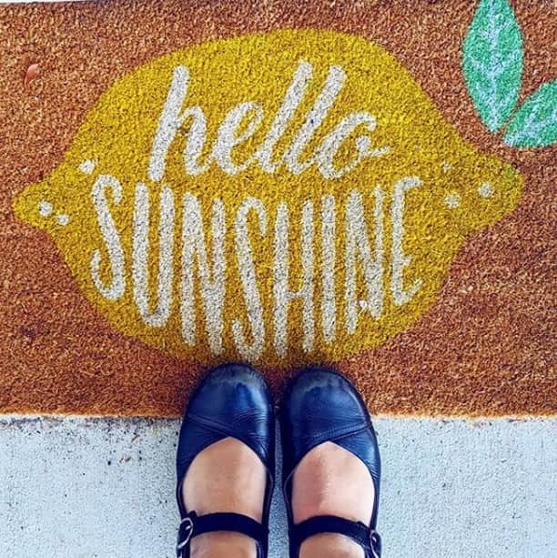 ダンスコのインスタグラム：「Sunshine and lemonade.」