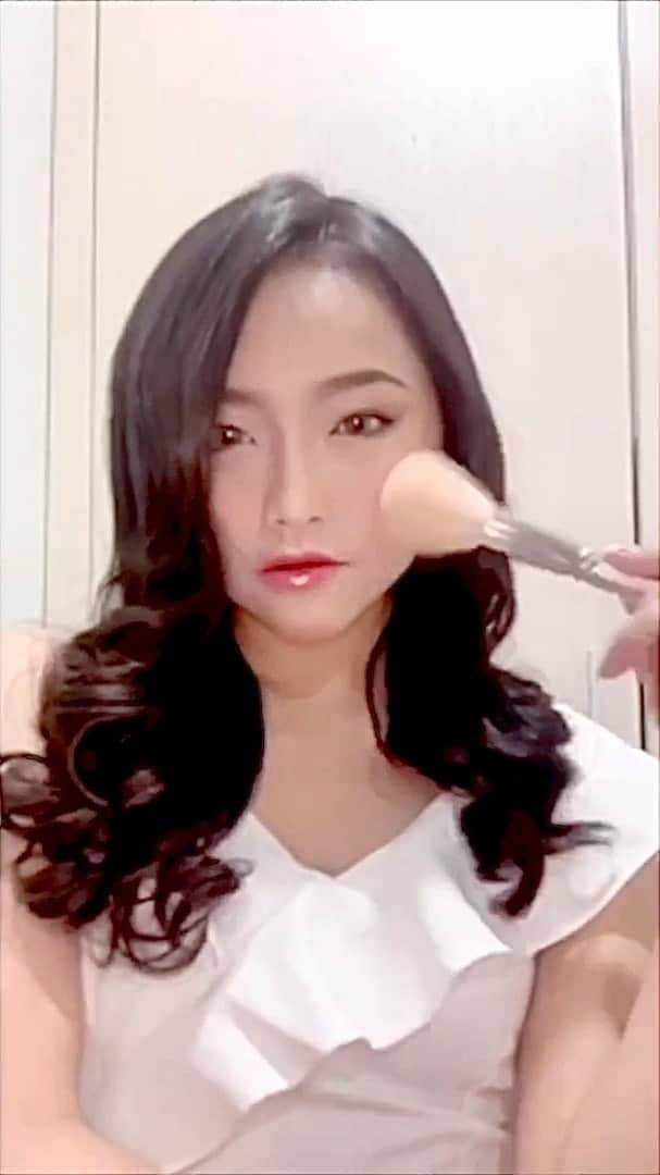 ロナ・アングラエニのインスタグラム：「Reuni online JKT48 2nd Generation 😂🤣 @jkt48rona @jkt48nadila @jkt48natalia @hanna.sutiono @riskha.fairunissa96 @thlthalia @l__d__y @noellasisterina @itskindavienny @acak__ @gagitusil @saktiaoktavn @della.delilaa @utybonita @octiosca @delliaerdita @jkt48yona @shintanaomi11 @sinkajuliani96 @jkt48vanka @cindyyuvia  Kurang komplit sih ini.. huhu kurang dikit 😭 Aduh sedih banget qualitynya turun bgt jadi burem gini 😭😂😅」