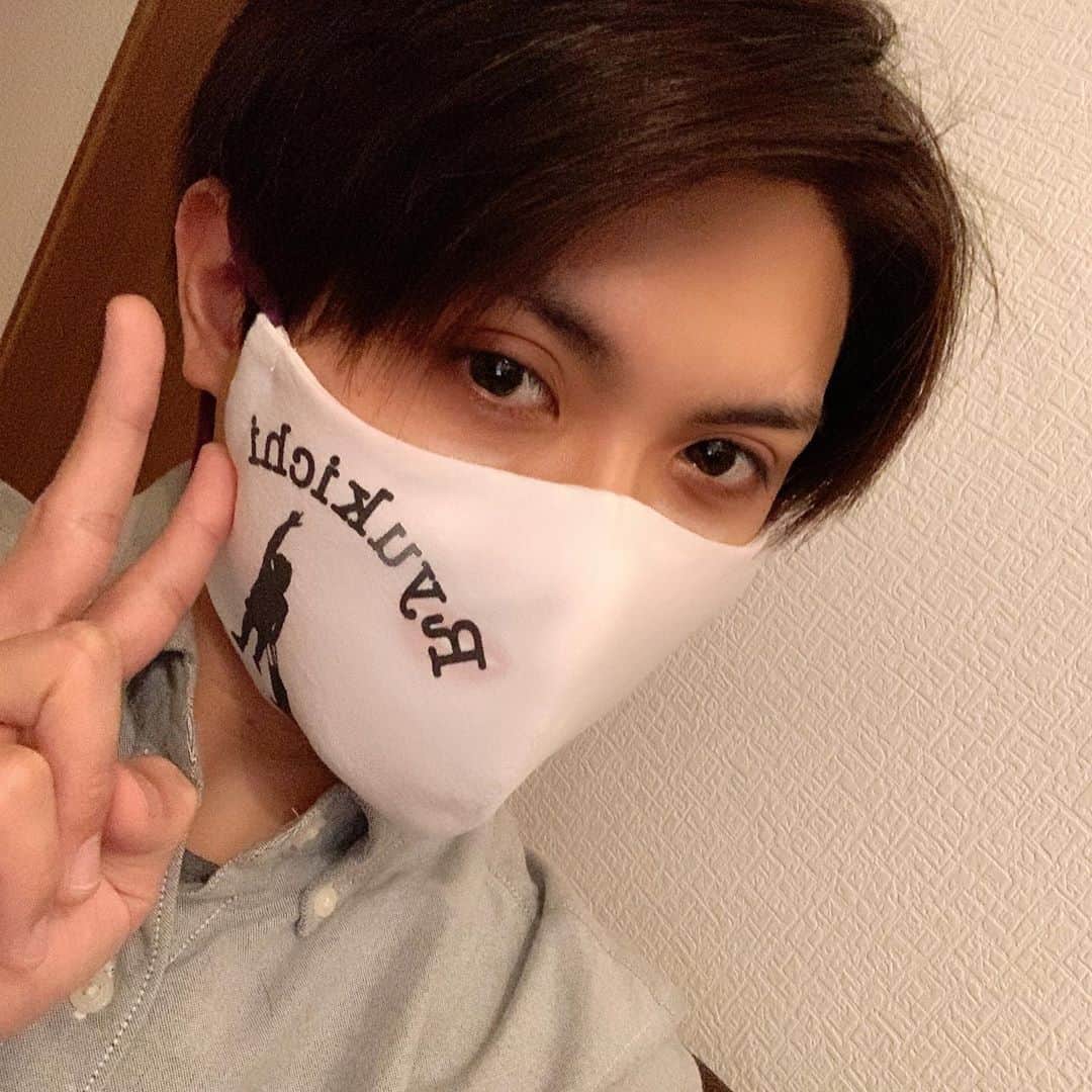 尼丁隆吉さんのインスタグラム写真 - (尼丁隆吉Instagram)「ファンの方が マスクを作ってくれました♪ めちゃくちゃ嬉しいです😆 ありがとうございます！ #布マスク　#手作り #尼丁隆吉　#アマノマスク」4月24日 21時35分 - ryukichiamacho