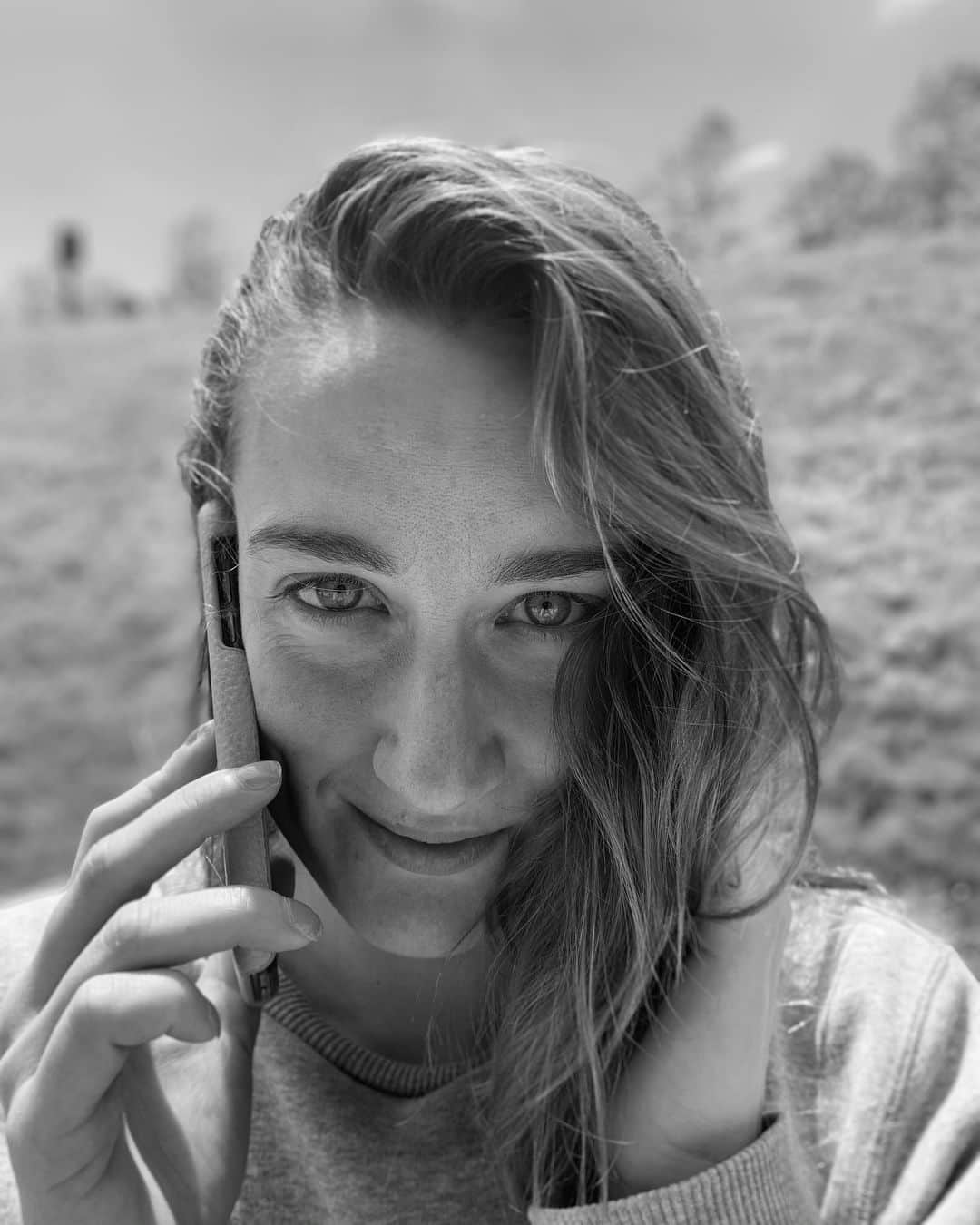 ミレイア・ベルモンテ・ガルシアのインスタグラム：「Hallo?? ☎️🙋🏼‍♀️💜」
