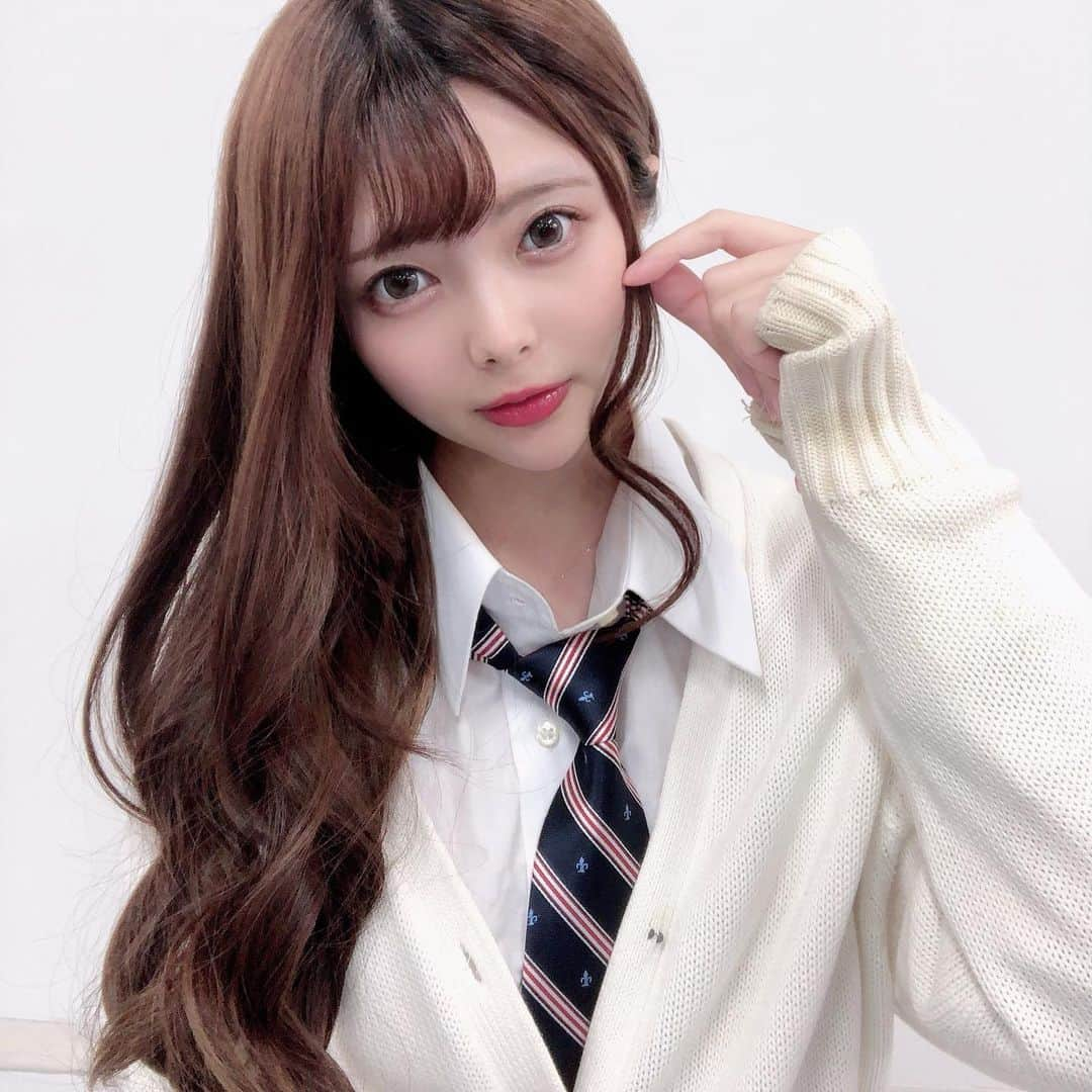 さきすたぐらむのインスタグラム：「‎⑅⃝ Twitterのやつ 制服！！ . . #idol #daily #instadaily #instalike #followme #Japanesegirl #fashion #댓글 #팔로우 #일상 #일상스타그램 #사진스타그램 #일본인 #일본 #얼스타그램#데일리 #아이돌 #アイドル #メイド #メイド服 #ニーハイ #コスプレ #ニーハイソックス #秋葉原 #衣装 #制服#巻き髪 #巻き下ろし #ネクタイ #うちで過ごそう」