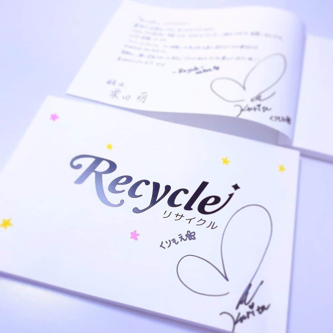 栗田萌のインスタグラム：「webドラマ「Recycle-リサイクル-」 感謝の気持ちを込めて、台本にサインと御礼のメッセージを書き書き〜✨ 中には撮影秘話を明かしたり、感じたままにちょこちょこ吹き出しにして、くりもえメモをたくさん書いてみました💕 思い出に浸りながら書くのが楽しかったー🥰 サイン書き…久々過ぎて練習したよね。。笑 配信はいつになるかな？？ もう少々！楽しみにお待ちくださいね🤗 #ドラマrecycle #のんちゃん #くりもえ #栗田萌」