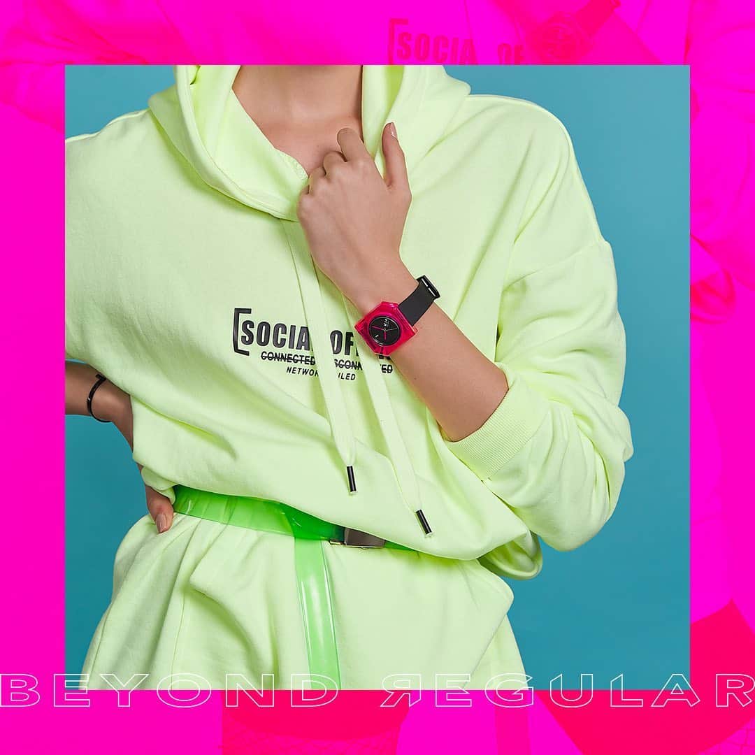 のインスタグラム：「Contrasts are the new wardrobe essentials. #klasse14 #k14 #ordinarilyunique #fashion #fashionaccessories #lifestyle #watch #newcollection #newlaunch #beyondregular #style #styling」