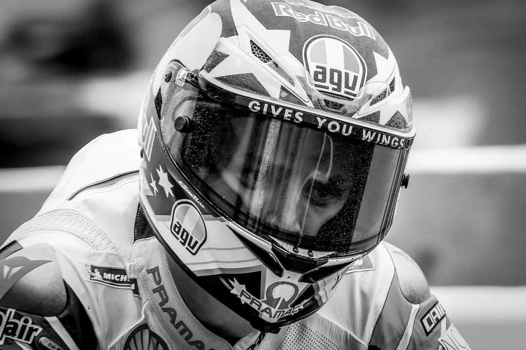 MotoGPさんのインスタグラム写真 - (MotoGPInstagram)「Those looks through clear visors 😍 #SwipeLeft ⬅️ #MotoGP #Motorcycle #Racing #Motorsport」4月24日 22時01分 - motogp