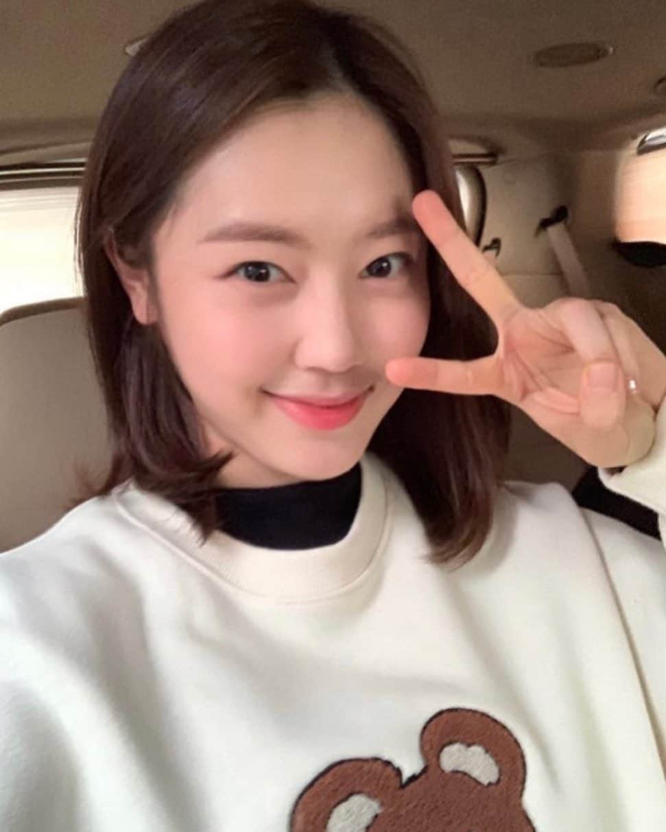 チェ・リのインスタグラム：「🐻💃Friday 🥳」