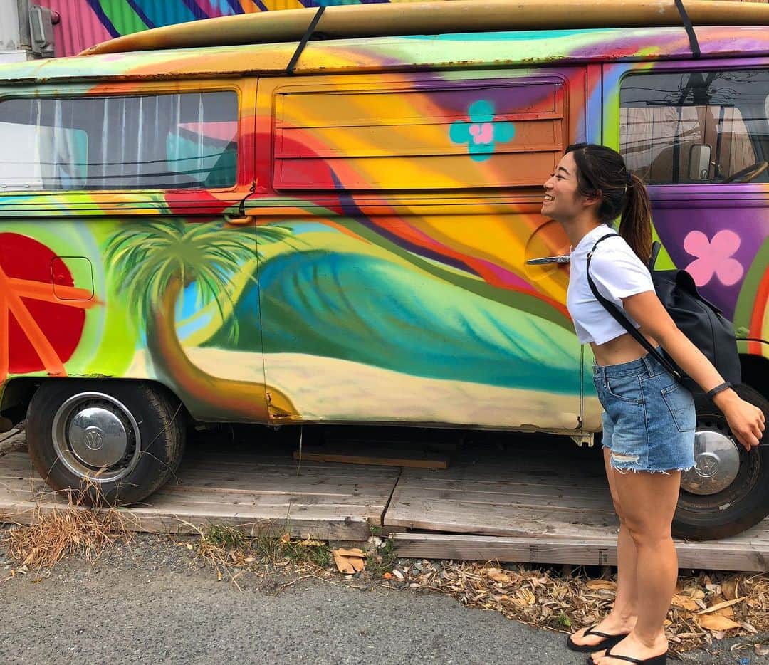 のインスタグラム：「Hawaii 🌺﻿ ﻿ With 日本リーグメンバーin2018﻿ ﻿ みんな何言いたいかわかってる。﻿ 足すんごぉぉぉ🦵でしょ。笑﻿ ﻿ ﻿ ﻿ ﻿ ﻿ #hawaii #waikiki #throwback #picture #colourful #ungrid #victoriasecrets #ハワイ #athlete #smile #energy #stayhome #staysafe #staysmiling #honolulu #写真 #memory #思い出 #また行きたい」
