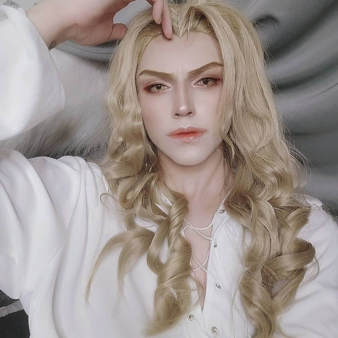 Gesha Petrovichさんのインスタグラム写真 - (Gesha PetrovichInstagram)「🦇 Castlevania 🦇 Alucard / Adrian Ţepeş Wig @geshacos I got  this shirt for 1$ from  a thrift store many years  ago 😂😂 I bought a lot of my casual cosplay and  looks in cheep or secondhand shops, i can made all  cosplay myself but  think we have too much new stuff every day . Why  sometimes dont  give second chance to used clothes if it  well-made  or brands, right? 🤔 😂」4月24日 22時57分 - petrovichgesha