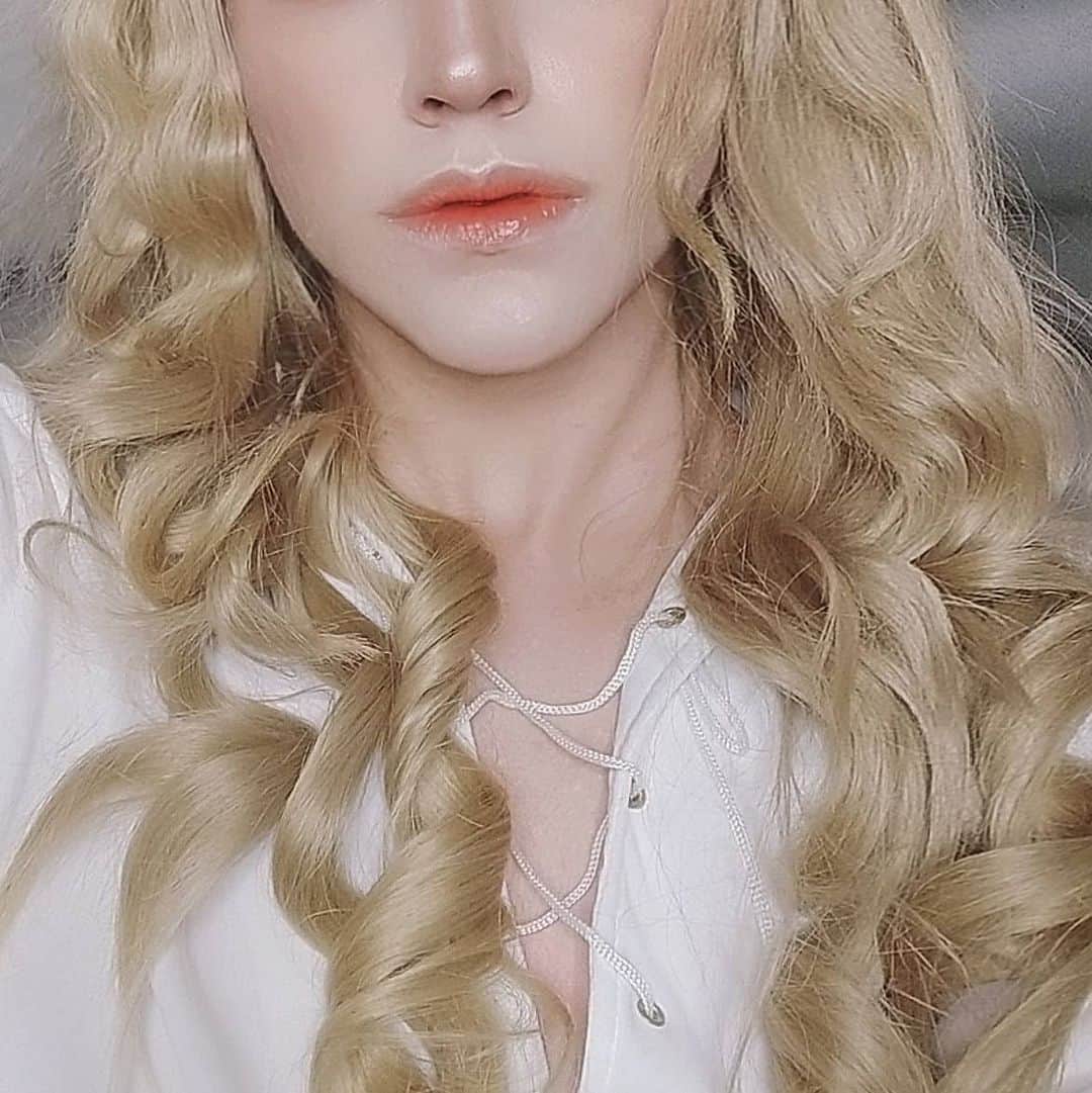 Gesha Petrovichさんのインスタグラム写真 - (Gesha PetrovichInstagram)「🦇 Castlevania 🦇 Alucard / Adrian Ţepeş Wig @geshacos I got  this shirt for 1$ from  a thrift store many years  ago 😂😂 I bought a lot of my casual cosplay and  looks in cheep or secondhand shops, i can made all  cosplay myself but  think we have too much new stuff every day . Why  sometimes dont  give second chance to used clothes if it  well-made  or brands, right? 🤔 😂」4月24日 22時57分 - petrovichgesha
