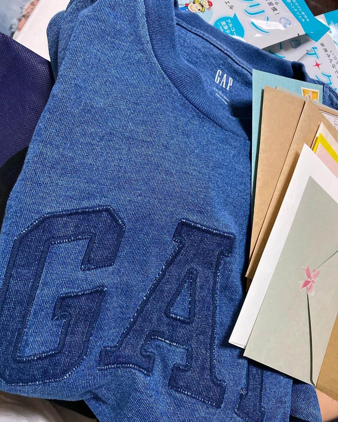 田中彪さんのインスタグラム写真 - (田中彪Instagram)「事務所から家にたくさんのお手紙とプレゼント届きましたー。 ありがとう😊」4月24日 23時27分 - hyoga_tanaka