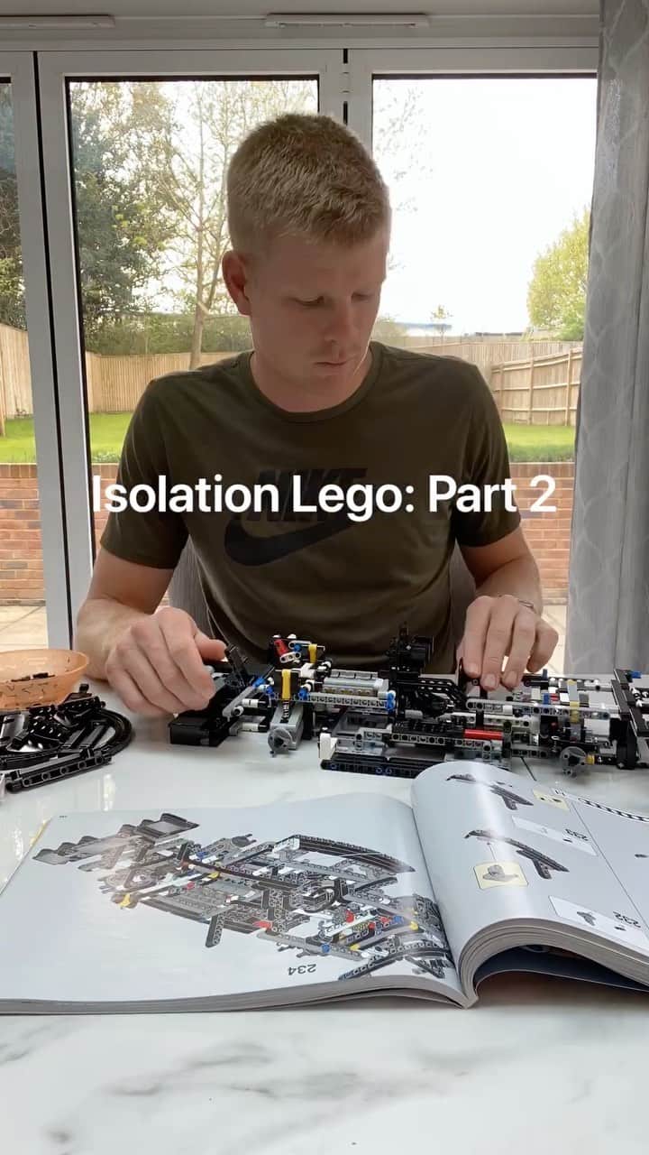 カイル・エドマンドのインスタグラム：「@lego #isolationgames #stayhome #staysafe #LEGO」