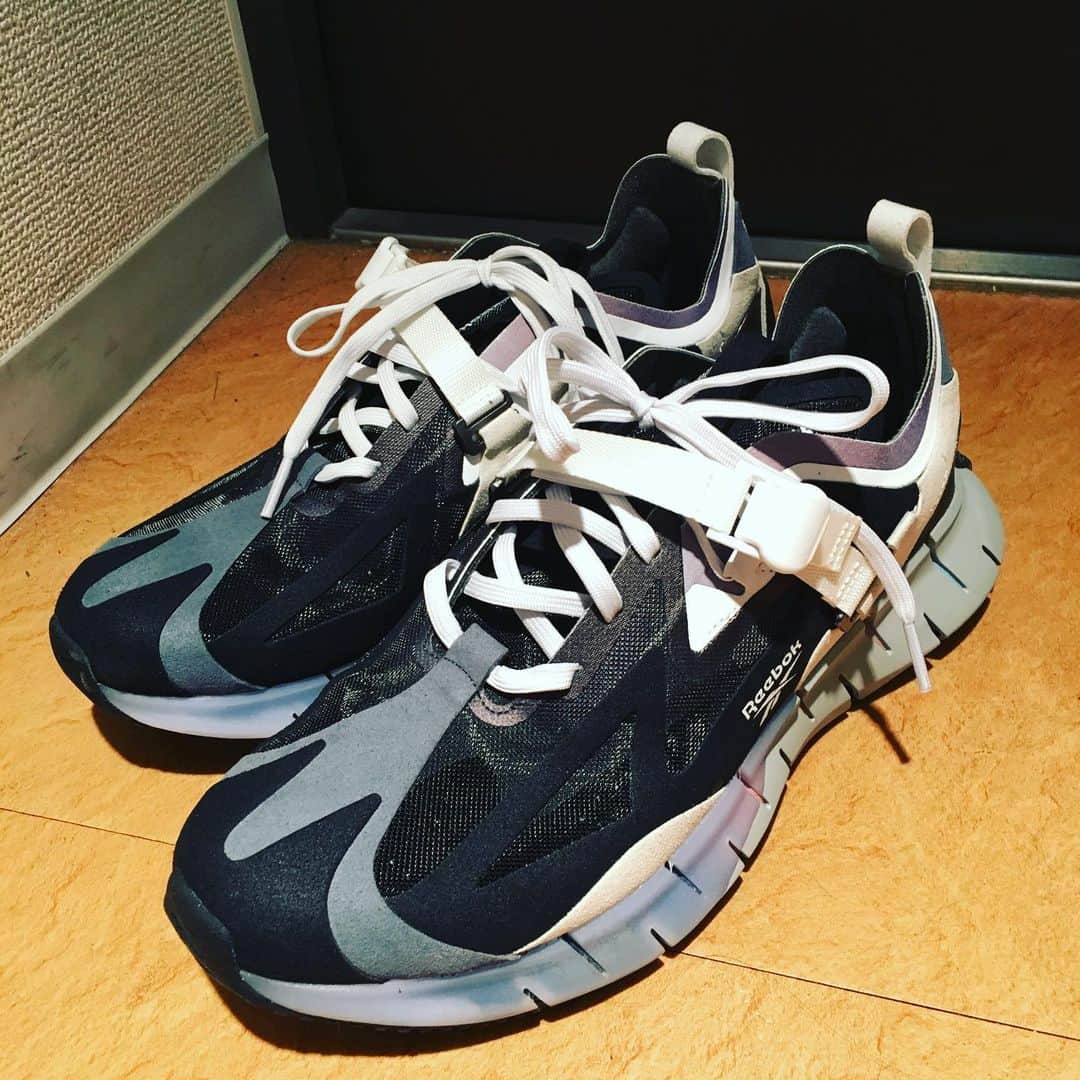 新山士彦さんのインスタグラム写真 - (新山士彦Instagram)「靴届いてみんなとつながって、」4月24日 23時24分 - sayaka_no_niiyan