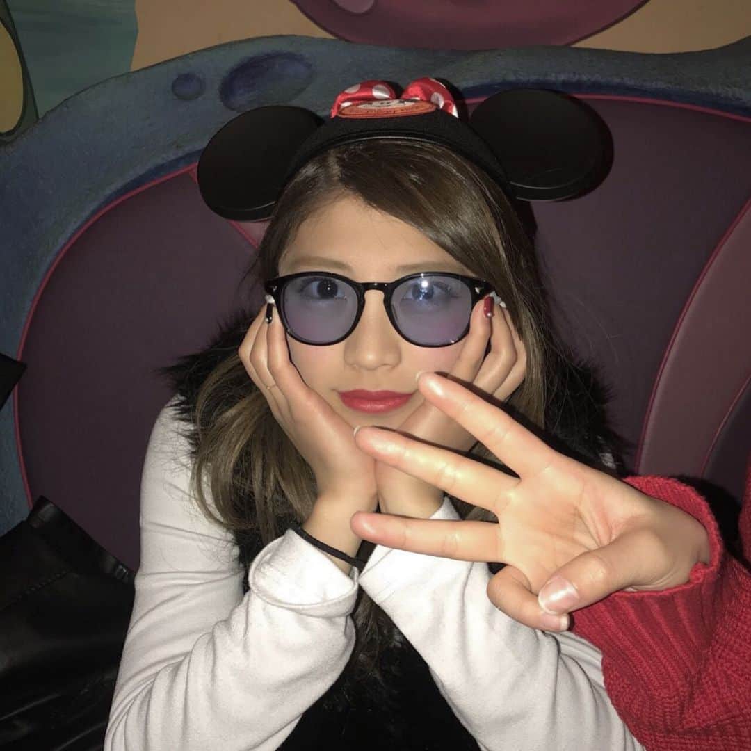 EON（梶野恵園）のインスタグラム：「﻿ ﻿ ﻿ 毎日 #過去pic﻿ ﻿ ﻿ メンバー6人でディズニー行った時の🐭﻿ ﻿ 営業時間調べ間違えて﻿ 謎に2時間半開園待ったの懐かしい﻿ ﻿ ﻿ また行きたいな〜〜💖"﻿ ﻿ ﻿ ﻿ ﻿#ディズニー #ディズニーコーデ  #ディズニーランド #ディズニーシー  #ミニーちゃん #ディズニーデート  #彼女とディズニーなうに使っていいよ」
