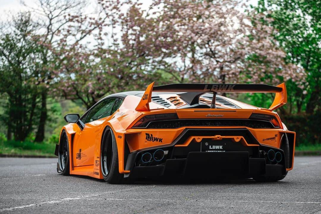 Wataru Katoさんのインスタグラム写真 - (Wataru KatoInstagram)「Liberty walk自由に歩く！！！ LB★シルエットWORKS LAMBORGHINI HURACAN JAPAN🙂  @libertywalkkato @lamborghini  #libertywalk#lbworks#libertywalkkato#lamborghinihuracan #lamborghiniaventador #bride#fiexhaust #ltmw#おうち時間 #lamborghini#widebody#stance#goodwoodfos#drift#redbull#lbwk #pic#nice#supercar#スーパーカー#ランボルギーニ #リバティーウォーク#libertywalkeu#ferrari#bmw#nissannote」4月24日 23時44分 - libertywalkkato