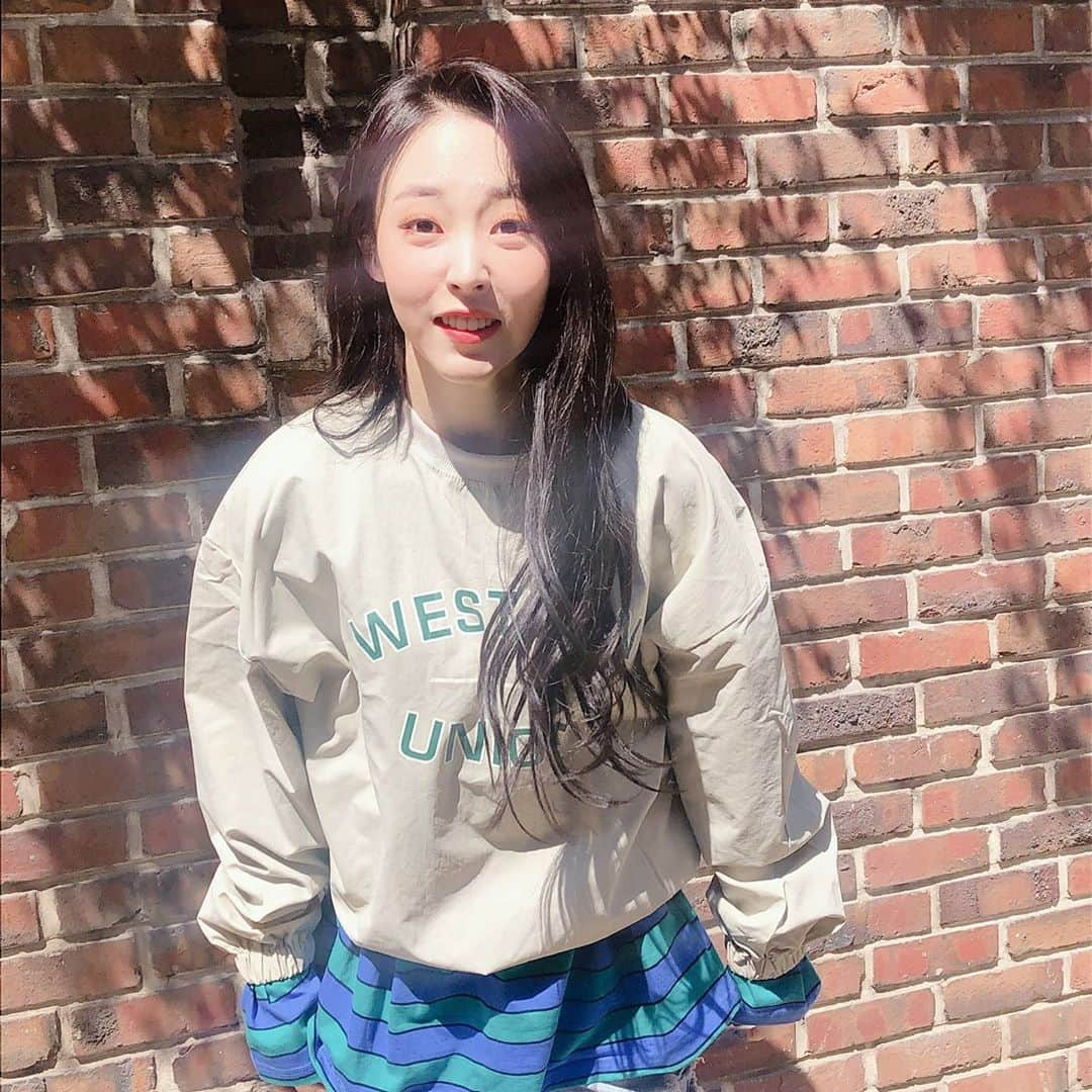 ムンビョルさんのインスタグラム写真 - (ムンビョルInstagram)「🧍🏻‍♀️ #m_f」4月24日 23時44分 - mo_onbyul