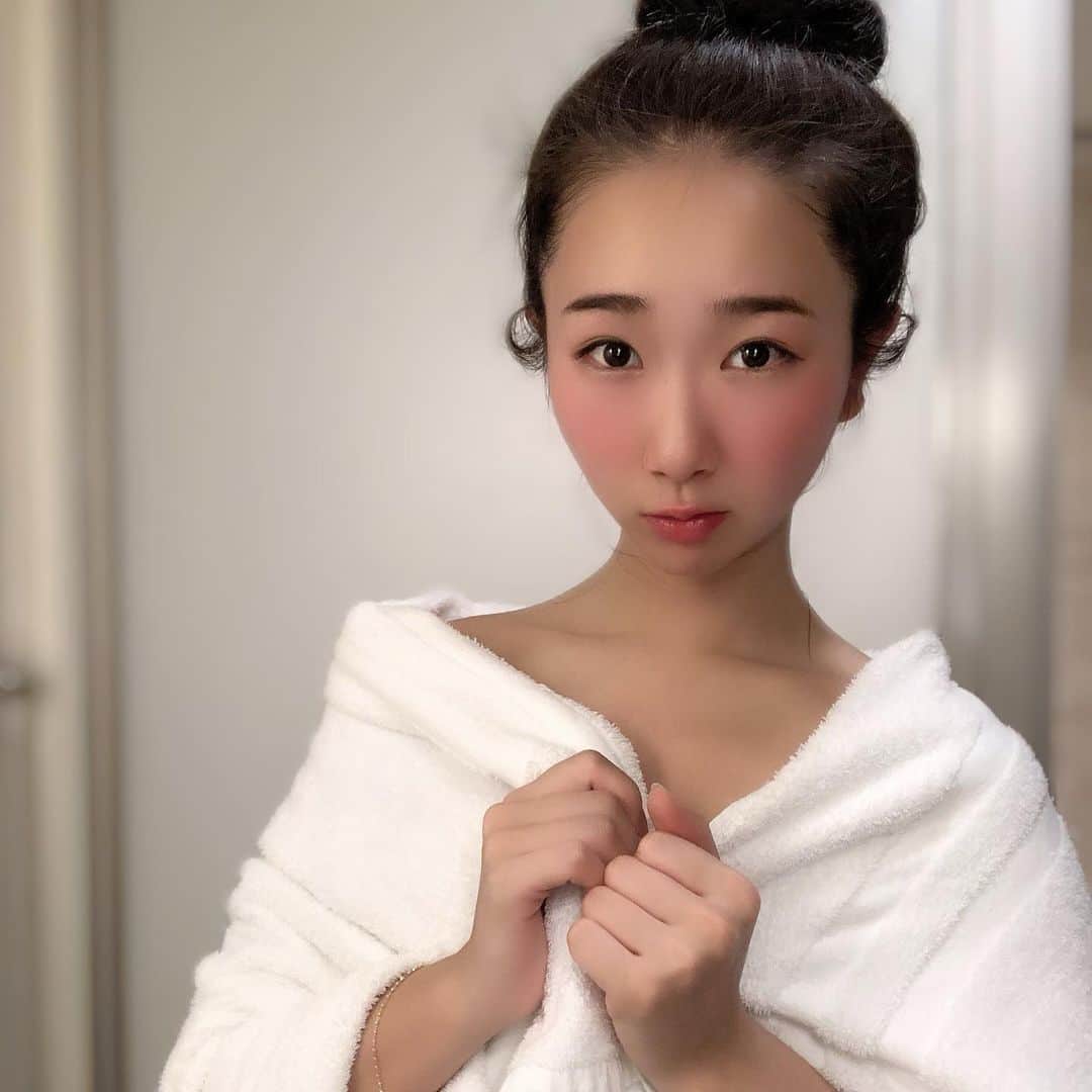 のインスタグラム：「おふろあがり♪🛁 #お風呂上がり　#chill #bathtime #bath #bathtab #break #breaktime #dayoff #stayhome #tokyo #japan #girl #white #laugh #fun #sunnyday #happy #love #everyday」