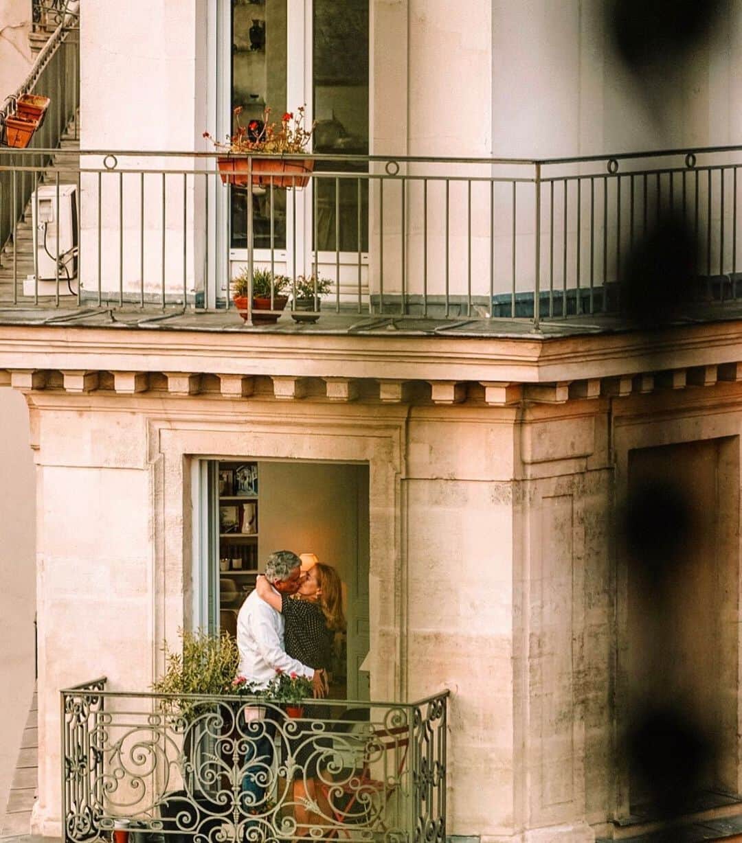Jeanneのインスタグラム：「Friday lovers by @emilytaubert」
