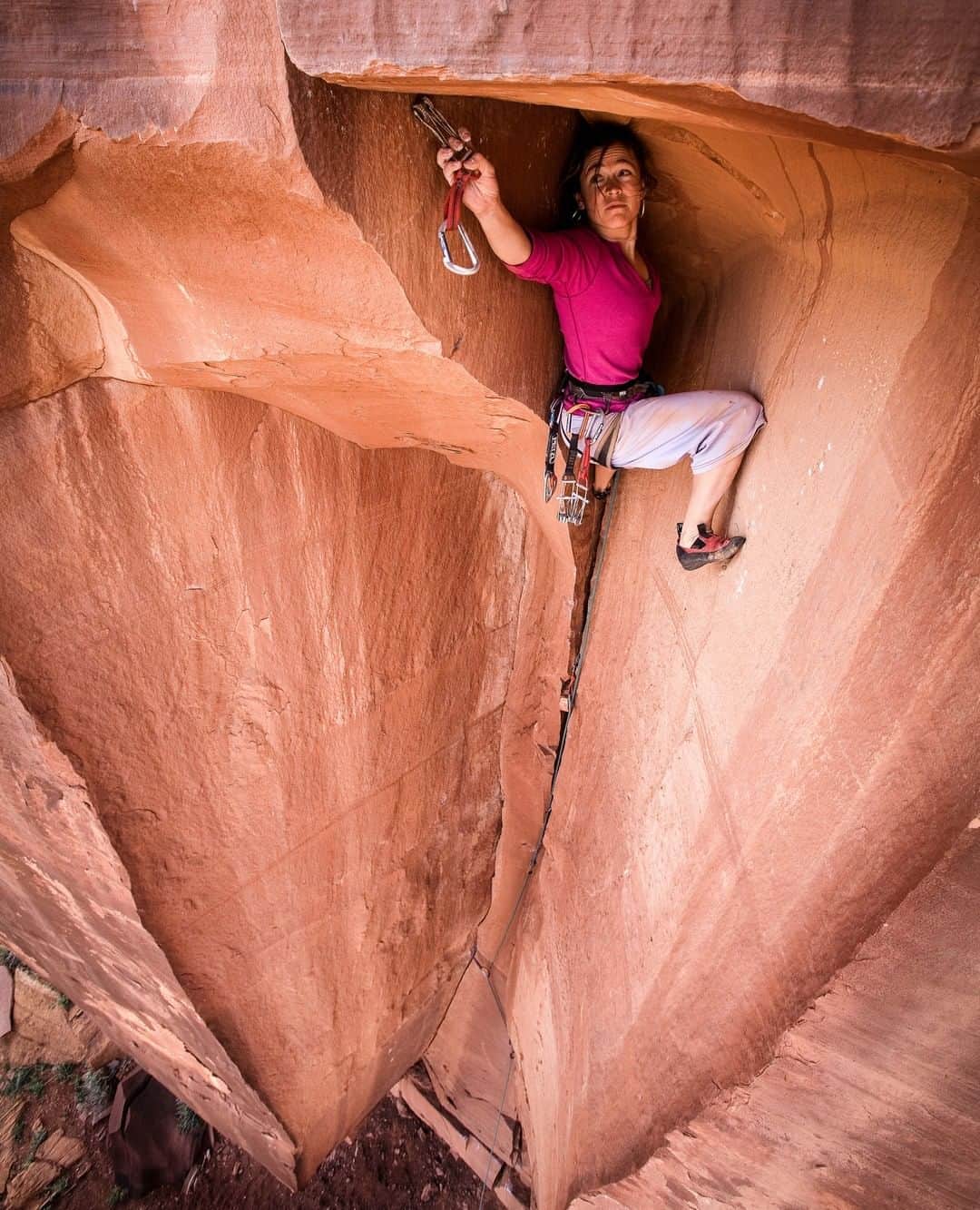Cory Richardsさんのインスタグラム写真 - (Cory RichardsInstagram)「The ever incredible @katiebrownclimbs on 'Jack in the Box' near Indian Creek, UT. ⁠ ⁠ I was always in awe of her will power, thoughtfulness, introspection, and humor (almost always with more than a hint of self-deprecation). I've been truly blessed to cross paths with people like Katie...and I feel grateful and deeply indebted to all of them for the time we shared. I certainly wouldn't be where I am today if weren't for the kindness and graciousness of a handful of people like KB...and I can't thank them enough. ⁠ ⁠ @bespokereps」4月25日 0時01分 - coryrichards