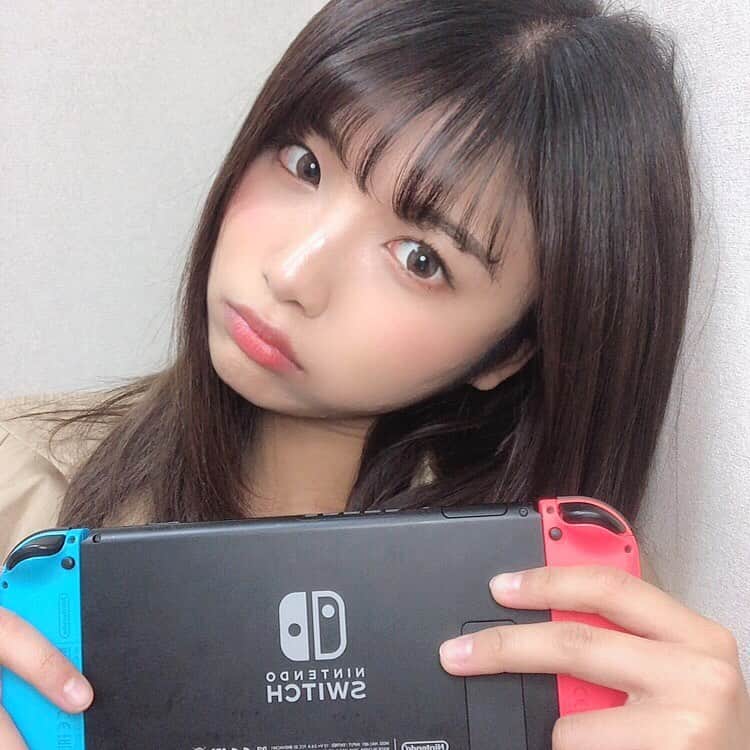 山本ゆうかのインスタグラム：「﻿ あつもりのアプデが全然進まないので自撮りかましました﻿ ﻿ ﻿ 無料アプデ楽しみですね！﻿ わいの仕入れた情報が正しければ﻿ 海に入れるようになるそうです！！﻿ とび森の時海入るのめっちゃ好きでした﻿ 楽しみ〜！」