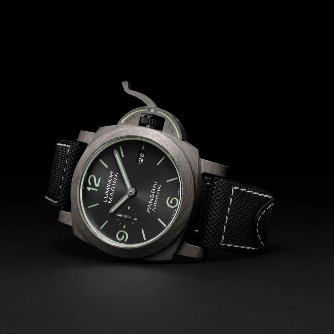 パネライのインスタグラム：「To round out the trio, we have a brand new material being used in this #Panerai #PAM1119 Fibratech.  So with it's move to a lot more ecologically friendly and sustainable materials, Panerai has innovated Fibratech. This material is made essentially from volcanic rocks that are left behind by lava known as Basalt. This material which was tested alongside Aerospace companies was refined by Panerai to create this new Matte Grey material. These mineral fibers are a fusion of the Basalt rocks and polymers that create thin layers which are superimposed in a precise orientation and then cut. Leaving no two watches with the same pattern much like the Carbotech.  I have to say the material looks slick in pictures but I need to really see these in person to decide for certain. On this piece the case is paired with an Antrhacite sunburshed dial.  Limited to 270 units and will retail at $18,900 #PaneraiCentral」