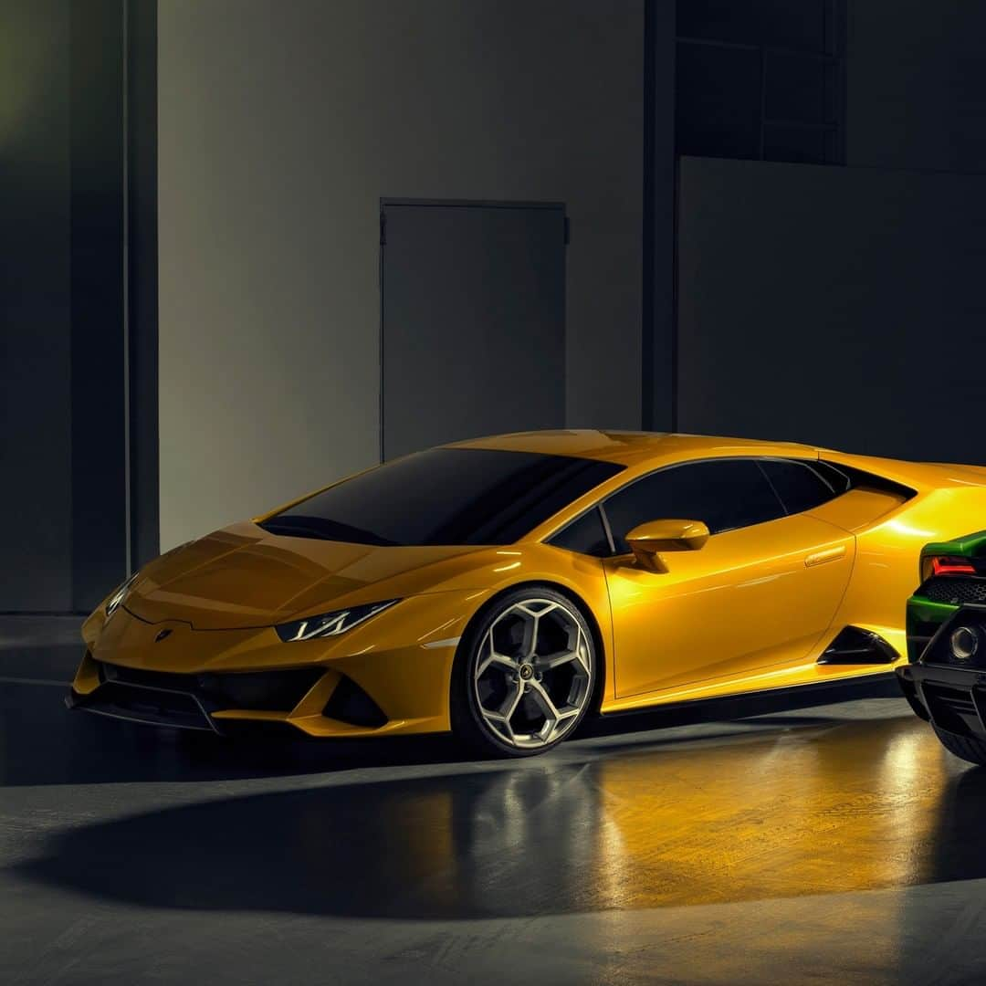 ランボルギーニさんのインスタグラム写真 - (ランボルギーニInstagram)「When beautiful things come together, magic is inevitable.  Out of the two gorgeous Super Sports Cars, which one do you fancy experiencing - the magnificent Huracán EVO or the breathtaking Huracán EVO Spyder?  Stay safe and indoors right now to come closer to the dream.  #Lamborghini #HuracanEVO #HuracanEVOSpyder #EveryDayAmplified #IoRestoAcasa #StayHome #KeepItParked」4月25日 1時05分 - lamborghini