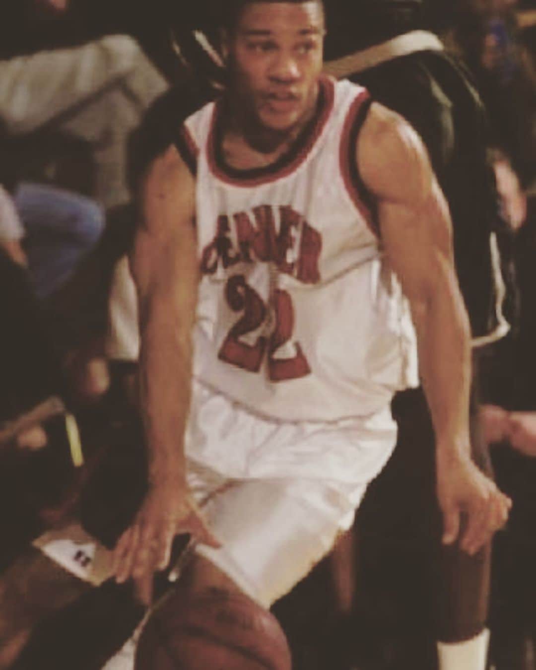 Phil Heathのインスタグラム：「I must say that basketball has always been my first love. Here’s an old #fbf of me playing my freshman year at the University of Denver. And yes you can see me the defender in the background falling for the head fake too haha. Although I never made it past college D1 hoops, I was fortunate to have found bodybuilding, which enabled me to have great success. The lessons learned from basketball have and continue to help me push through just about every bit of adversity life has challenged me with. Even though bodybuilding has created some incredible moments, it was the love of the game of basketball that truly got me there. I’m actually thankful I didn’t make it because being tied with @schwarzenegger is pretty awesome to say the least. Shoutout to my teammates and coaches from both Rainier Beach High school and the University of Denver Pioneers. You collectively pushed me both physically and mentally than many people realize. To everyone, I hope you’re all safe and healthy.  Always remember that it’s great to know where you come from but even better to make good with your past, push forward and create new waves because when one door closes, a new one opens. Seize the day! Love to All! #PhilHeath #Basketball #Bodybuilding #iWasntTallButIcouldDunkOnYa #JumperStillWetToo #BabyMuscles #iWas18inThisPic」