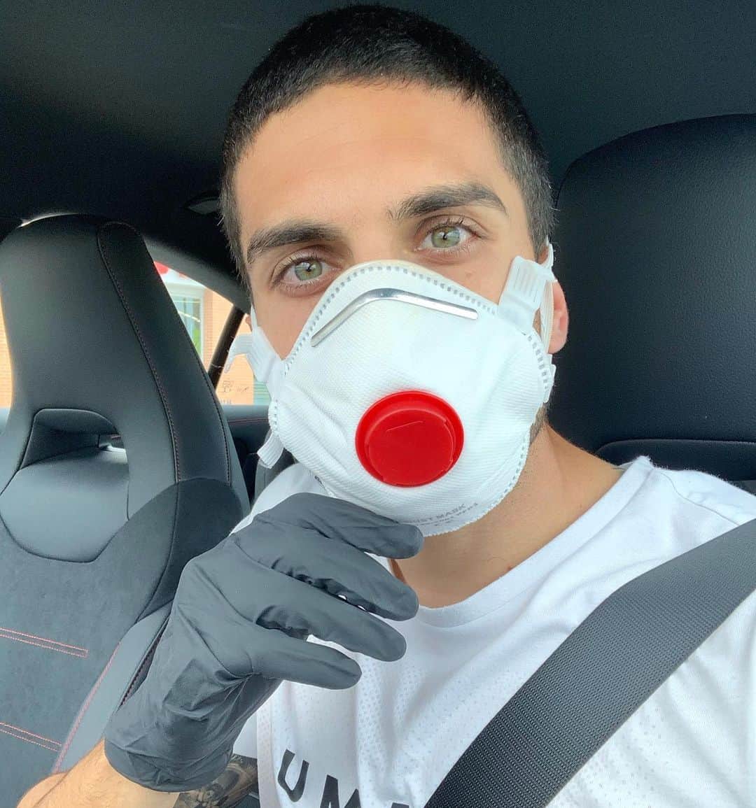 マルク・バルトラのインスタグラム：「To supermarket. 😷🛒📝 #quarantine #mood」
