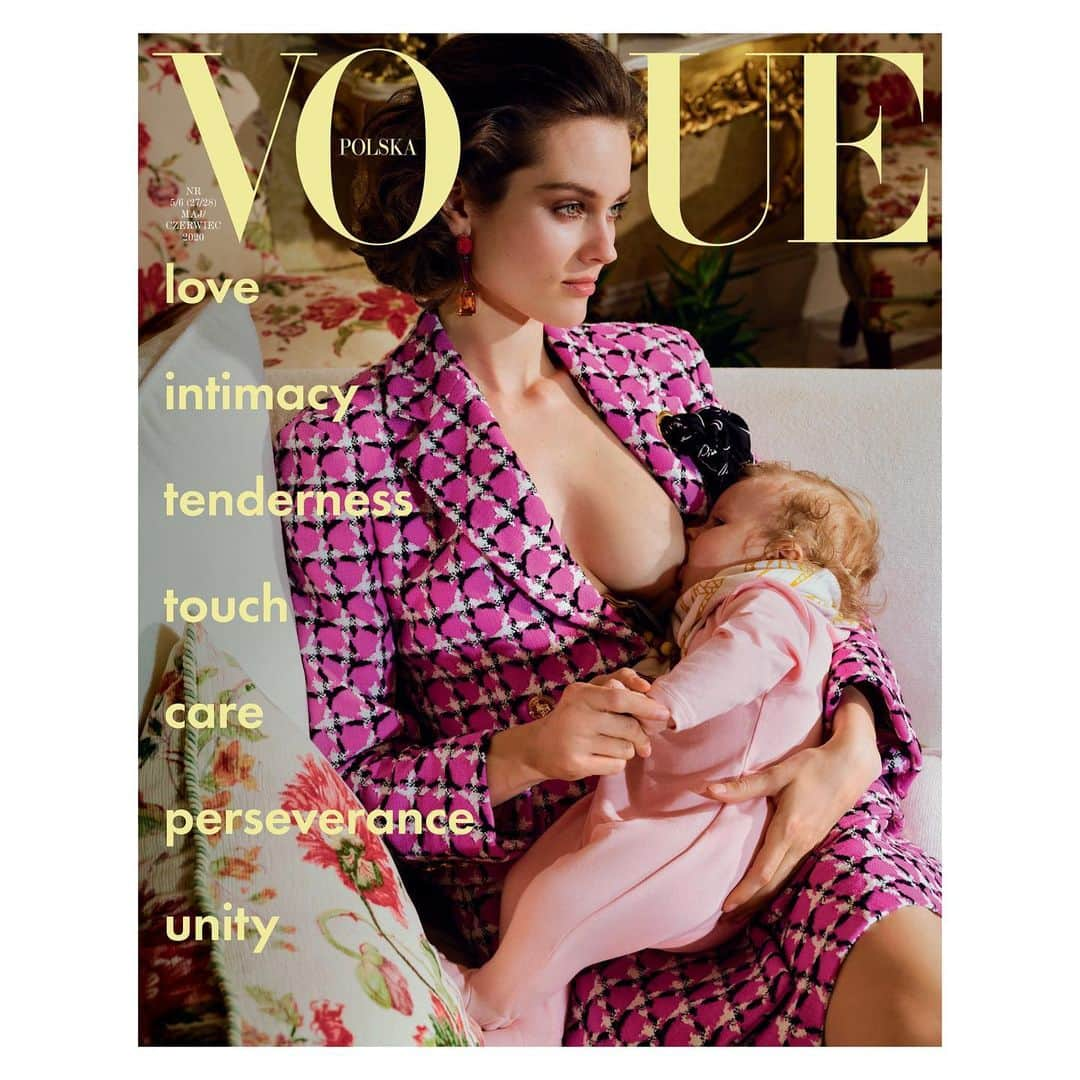 モニカ・ヤガチャクのインスタグラム：「An actual image of how we are sitting as I’m posting this (minus Versace and plus a messy bun)🙃. • • • • @vogue.polska thank you for having us ! This is my dream cover and I already cannot wait to revisit pages of the magazine as the time passes and Mila gets older.  #miłość #bliskość #czułość #proudMama #feedingwithLove #staySafe !」