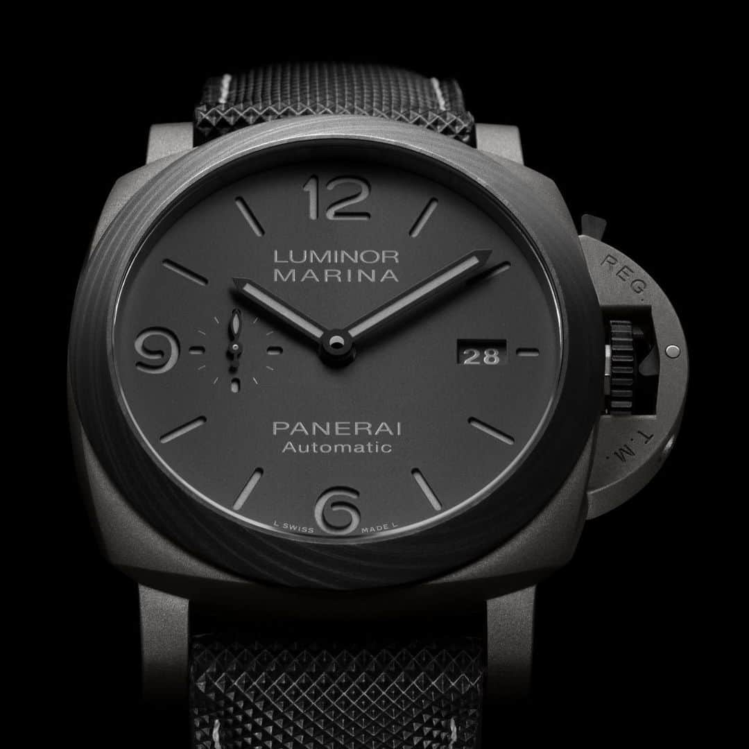 パネライのインスタグラム：「I'm an absolute sucker for stealth looking watches and this one fits the bill.  For the first time #Panerai has used the 3D printed Titanium DMLS technology found normally only in their Tourbillon pieces on a core collection Luminor watch. The PAM1662 which will be available in November is a 44mm Luminor with a stealth grey dial and Carbotech Bezel. Thanks to the 3D printing technology this watch is 30% lighter creating a case that weighs only 18g.  What are your thoughts on this beauty? #PaneraiCentral」