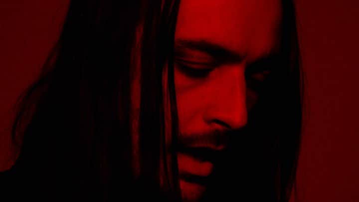 のインスタグラム：「I’ve spent the past six months reflecting and writing music. This felt like an appropriate song to release first as it summarizes the tone of the two albums I recorded.  Thank you @chrisgreatti and @sirjohnnydanger for being there for me no matter what and bringing it to life in the studio.  If you’d like to watch the full video with lyrics, click the link in my bio.」