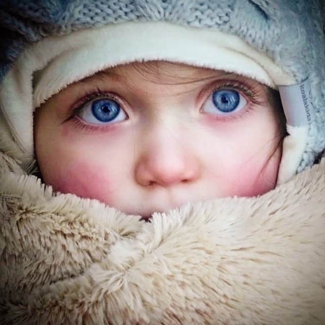 のインスタグラム：「Happy 5th Birthday to my darling daughter Everbelle!! I cannot believe what a wonderful, kind, intelligent, graceful and fierce little lady you have already become. Every day with you is a gift and  I look forward to many more years of teaching and learning from you. @gigiyeoman and I feel so blessed and honored to be your parents. Thankyou for being you. I cannot think of two lovelier humans I would rather be quarantined with!! Happy Birthday Baby girl- I Hope today and every day brings you light, laughter and happiness. You bring us that in abundance and we love you SO much. Mum and Dad X #happybirthday #birthday #birthdaygirl #throwbackpic #everbelleyeoman #itsyourbirthday #celebration #5yearsold #fifthbirthday #youre5 #birthdaycake #blueeyes #birthdays #celebration #beautiful #mygirl #❤️ #quarantinebirthdayparty #quarantinebirthday #2020」