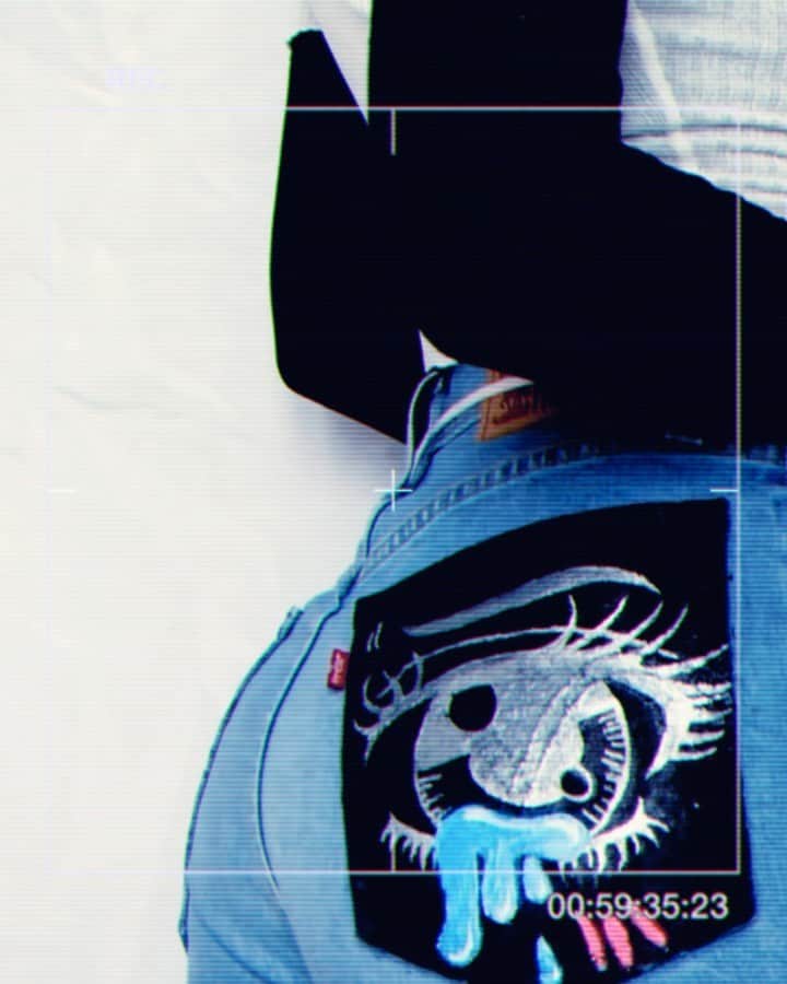 エイミー・ファムのインスタグラム：「jeans, but make them anime 🎀 ⁣ #quarantinecrafts」