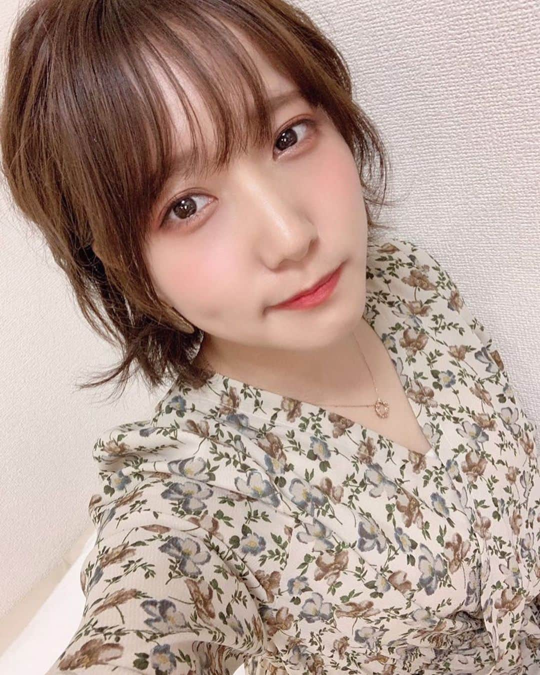 橘ひと美さんのインスタグラム写真 - (橘ひと美Instagram)「・ ・ ヘアアレンジなんとか出来る長さになってきた ・ ・ ・」4月25日 12時31分 - h1t0mi_0210