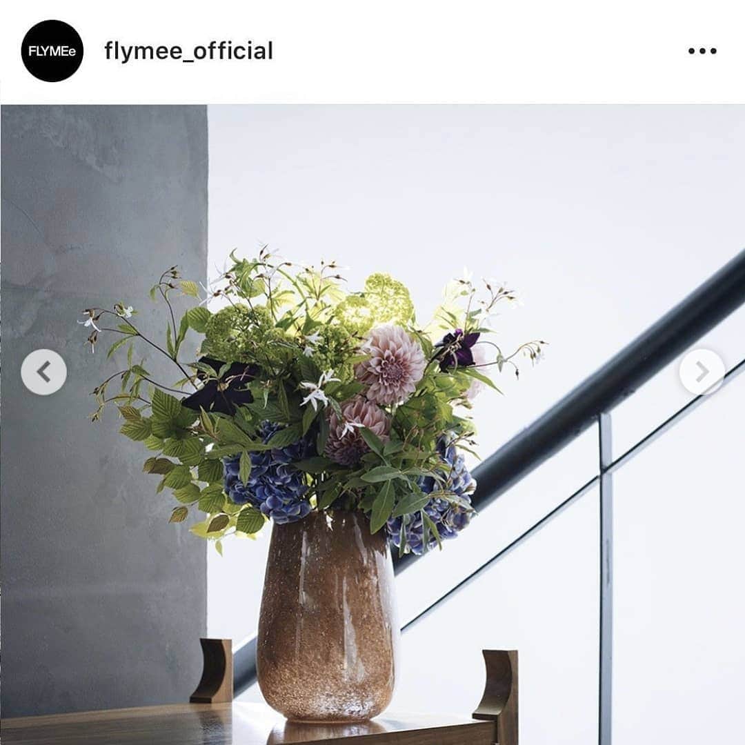 FLYMEeさんのインスタグラム写真 - (FLYMEeInstagram)「#repost @ouchiflower おうちに花を飾ってみたいけど自信がない...そんなお悩み解決してくれる #おうちフラワー委員会 @ouchiflower でFLYMEeをご紹介いただきました。 ・ おうちフラワー委員会では、#STAYHOME をもっと楽しく心地よくする「花を飾るコツ」を、分かりやすく紹介しています。 ・ ・ ・ #henrydean#ヘンリーディーン#stayhome#花を飾る#インテリアと花#花のある暮らし#植物のある暮らし#花のある生活#花#一輪挿し#花を飾る#インテリア#おうち時間#植物#flower#フラワーベース#暮らしを楽しむ#花瓶#インテリア雑貨#海外インテリア#海外インテリアに憧れる#おしゃれインテリア#季節を楽しむ#ホームデコレーション#丁寧な暮らし#日々の暮らし#シンプルライフ#ミニマムな暮らし#花のある生活」4月25日 13時02分 - flymee_official