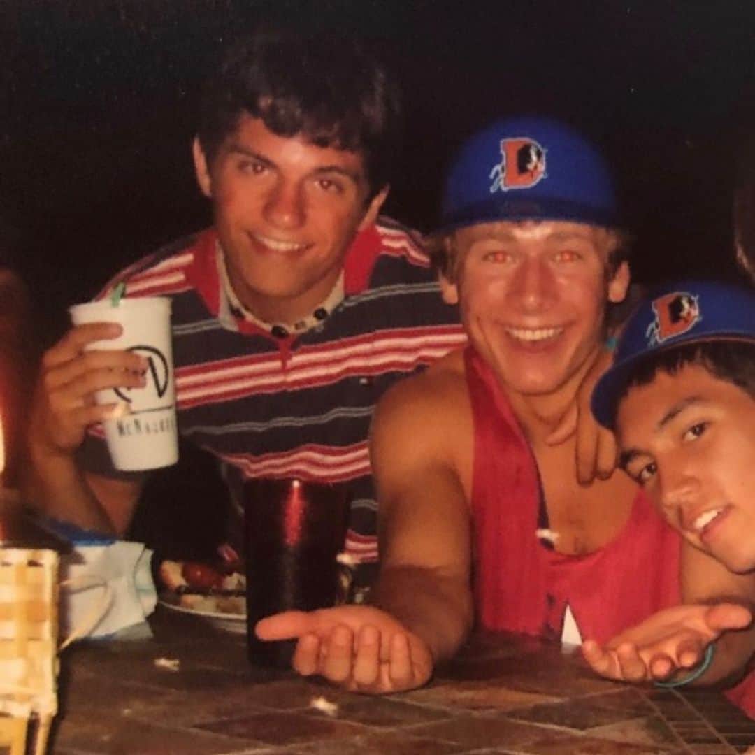 グレン・パウエルのインスタグラム：「A week ago my friend, Officer Justin Putnam, was shot and killed while responding to a domestic violence call in San Marcos, Texas. He’d been one of my closest friends since I was eleven years old.  This past week I’ve been reflecting on our friendship, living in memories, watching old videos, and trying to sum up someone who marched alongside me in so many different chapters of my life and whose approach to life really helped define my own.  Justin was a spark of joy. He was goofy, enthusiastic, fearless, and loyal. Justin loved everyone and everyone loved him; he had an ability to make everyone feel like his best friend. It’s what made him a great officer. He was the type of guy you wanted to carry that badge.  But I can’t think of Justin without thinking of the twinkle of mischief in his eyes. He would do just about anything for a good story or to make people laugh. I always found it truly hilarious that the guy who convinced me to break more laws as a teenager became a police officer. But it made sense because he was always a protector, of his family, his friends, and to anyone who needed help. He always said that being an officer gave him such happiness because everyday he could come to the rescue of someone in need.  These are uncertain times that highlight the things we can take for granted. But more importantly the people we can take for granted. Tomorrow isn’t promised, but today please thank the men and women putting themselves in harm’s way to ensure our safety.  I’ll miss you, JPut. See you on the other side.  Donations can be made to: Family of Officer Justin Putnam C/O Interim Police Chief Bob Klett San Marcos Police Department 2300 S I-35 San Marcos, TX 78666」