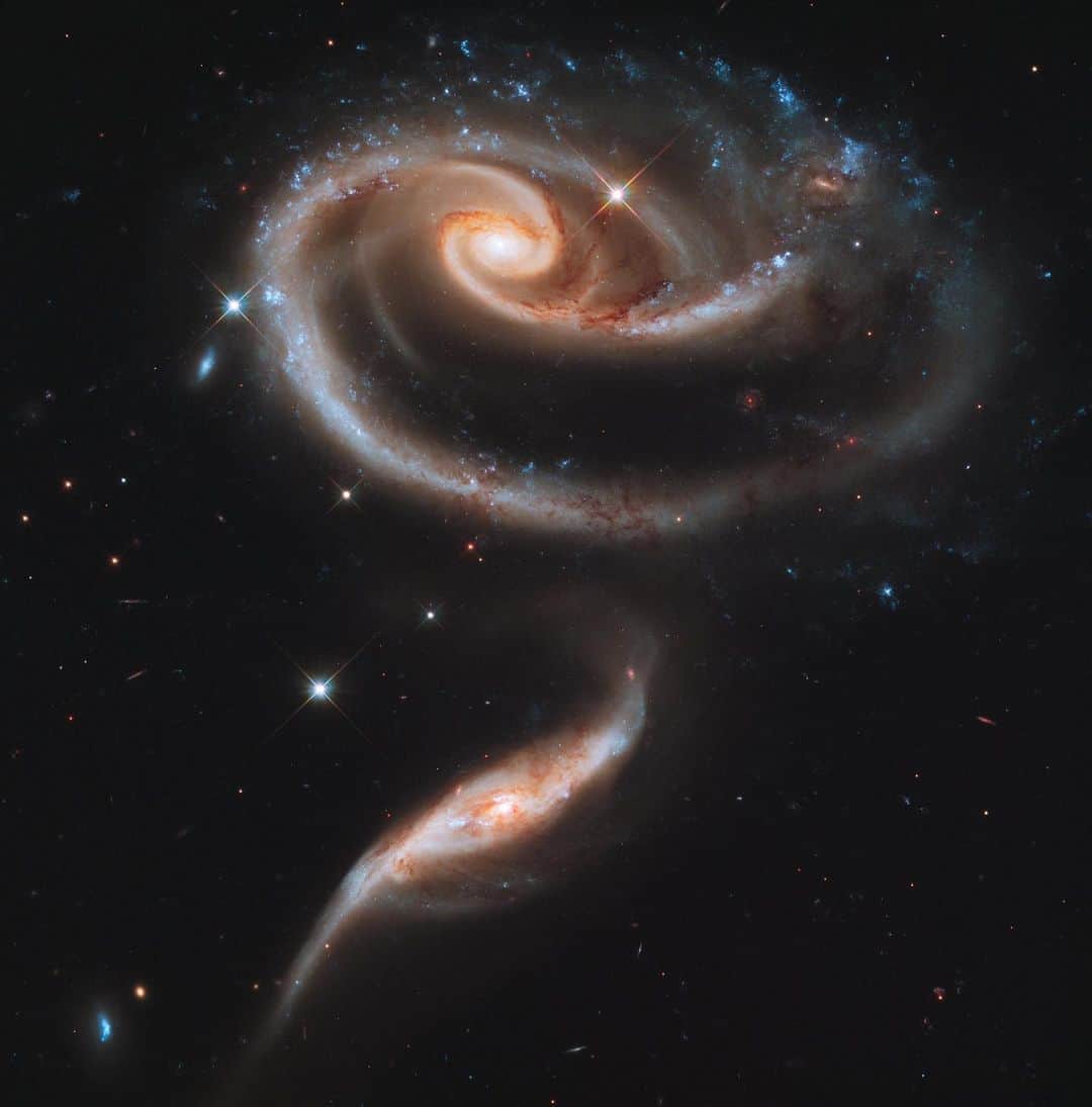 スコット・ケリーのインスタグラム：「Happy 30th @nasahubble !  My first spaceflight was a mission to repair the Hubble telescope. Ever since then I’ve been fascinated by what it has taught us about our place in the universe. #Hubble30」