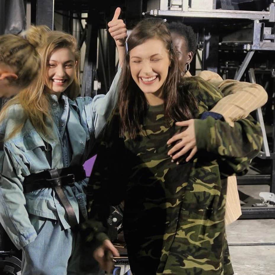 ベラ・ハディッドさんのインスタグラム写真 - (ベラ・ハディッドInstagram)「My rider! @gigihadid 25...big girl!!!」4月25日 4時50分 - bellahadid