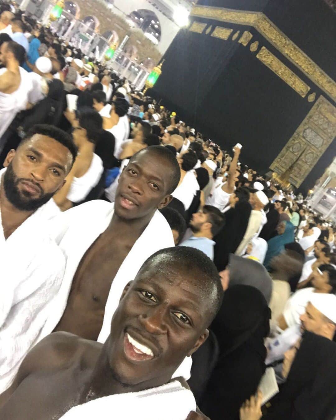 バンジャマン・メンディのインスタグラム：「Ramadan Mubarak 🙏🏾🤲🏾」
