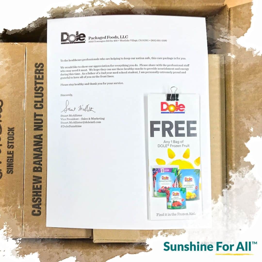 Dole Packaged Foods（ドール）のインスタグラム：「We are sharing the fighting power of fruit with those that need it most, our frontline heroes. Join us at sunshineforall.com to help keep our frontline heroes healthy. #SunshineForAll」