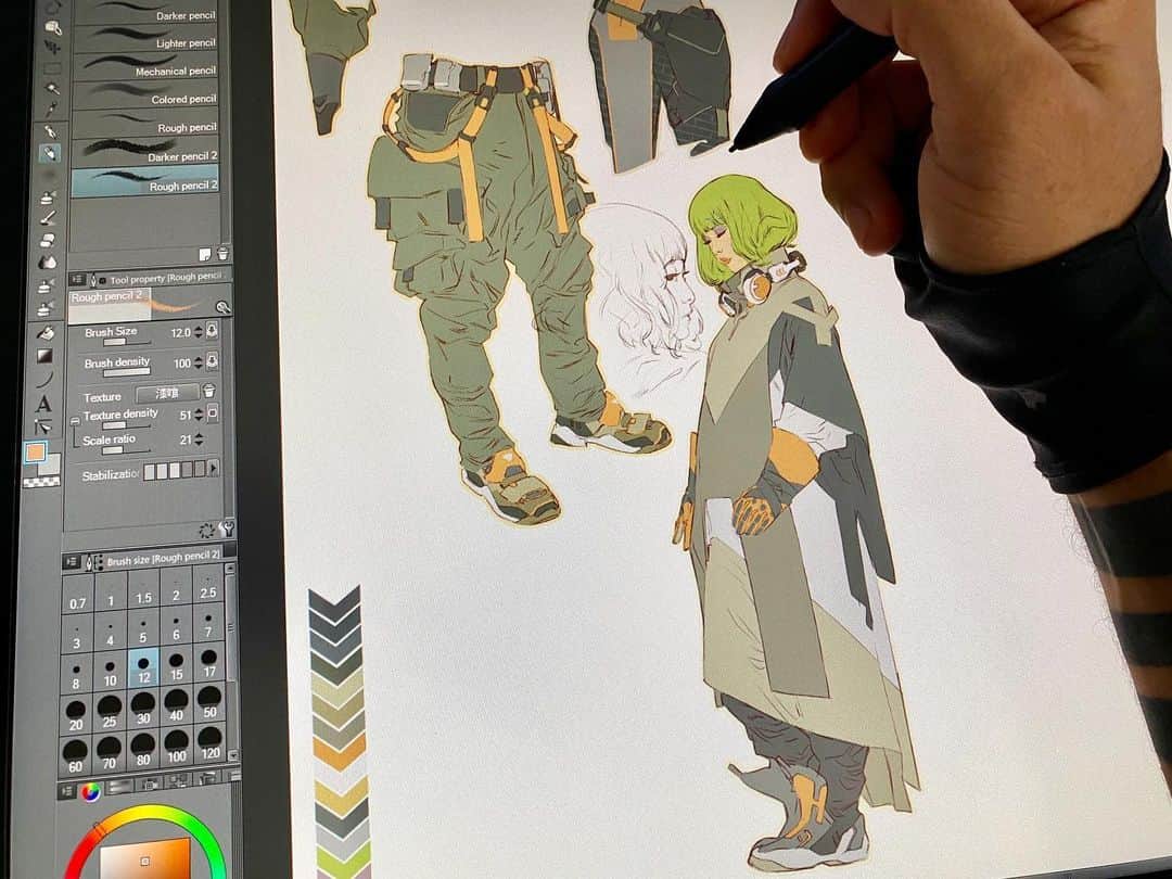 RB Silvaのインスタグラム：「I started to watch the Netflix’s Series “Altered Carbon” 4 days ago and I really loved that. A curious thing in the series is how simple and common the clothes are and it makes totally sense. Technology comes to make our lives simpler, to help us to live longer and healthier. Just think about your smartwatch, smartphone and many  other tech with health programs that monitorate your heart beat and calories during an activity. Anyway, just let me get back to the clothes, I don’t see any reason why to put so many pockets on futuristic clothes, unless you have a job with a necessity for more pockets on it, like soldiers or something like that. In Portuguese we have an expression “Menos é mais” that means “less is more”, thinking on something simple and functional will always work.」