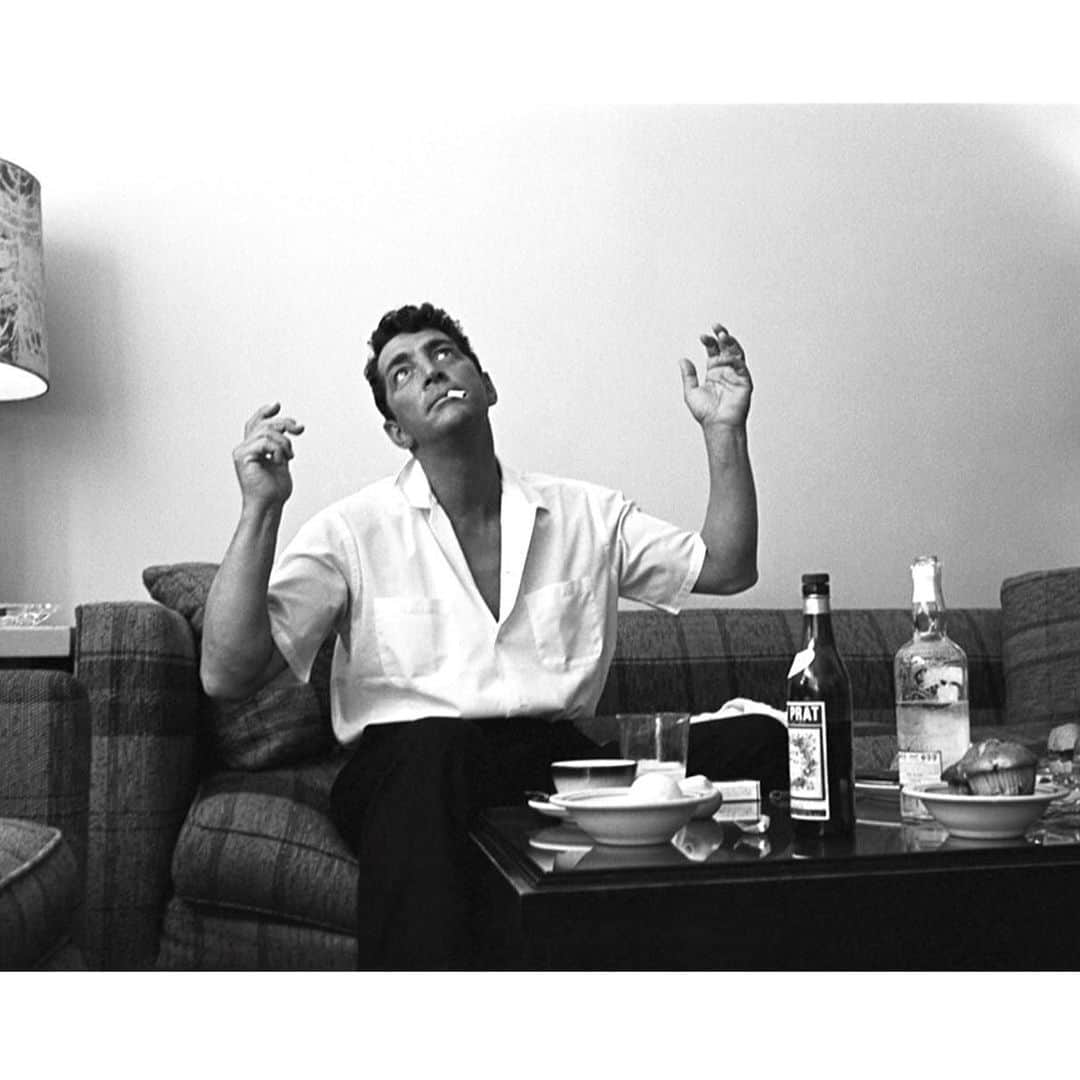 ヨハネス・ヒューブルさんのインスタグラム写真 - (ヨハネス・ヒューブルInstagram)「Friday Feeling with Dean Martin 🍸 - 1961 by #SidAvery #atHome #missingFriends」4月25日 5時41分 - johanneshuebl