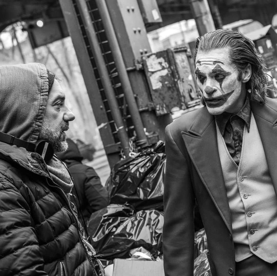 のインスタグラム：「Been awhile. Hope everyone is staying healthy and safe. Some more BTS pics, seems so long ago now— on set with the best cast and crew ever. #joker 📸 @nikotavernise」