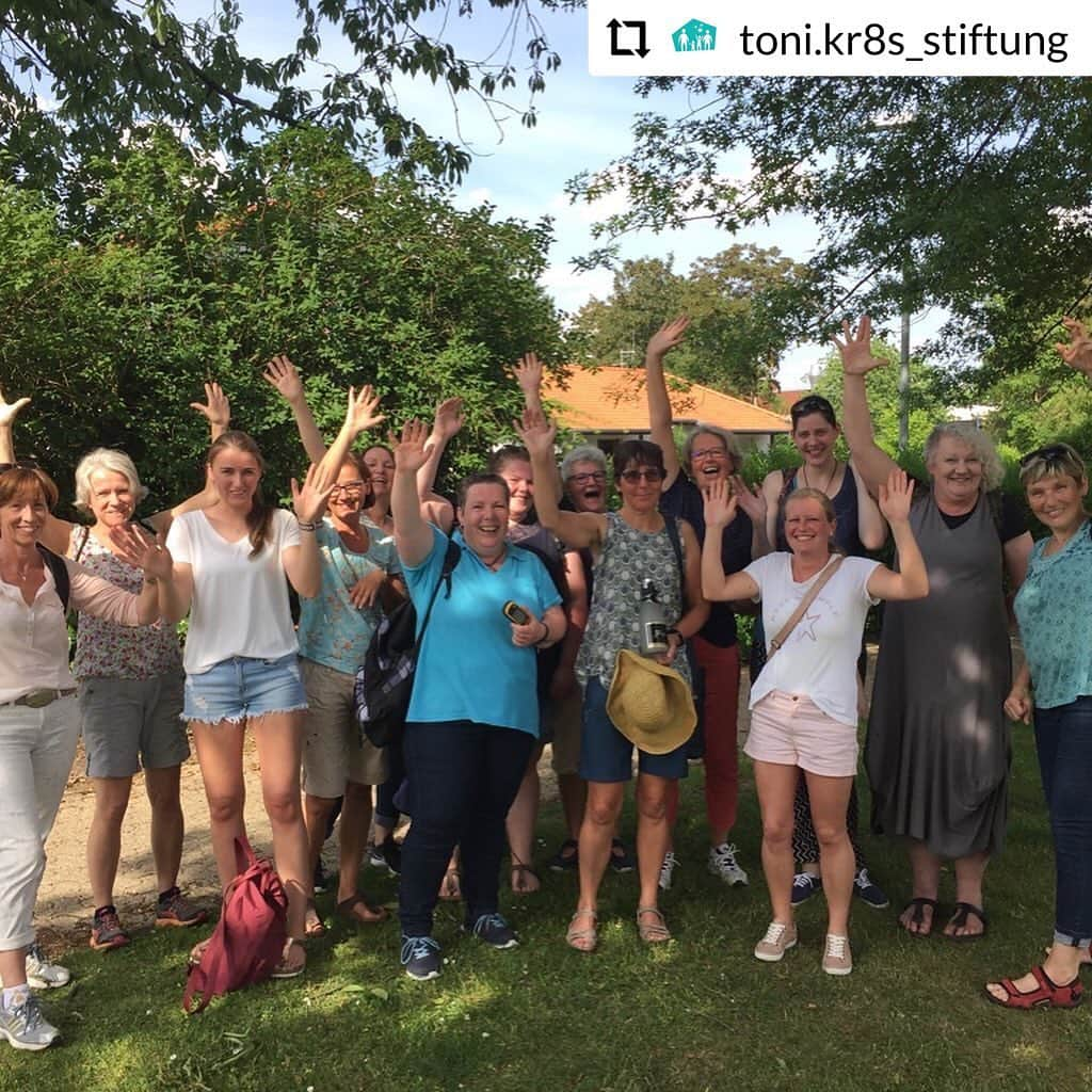 トニ・クロースさんのインスタグラム写真 - (トニ・クロースInstagram)「#Repost @toni.kr8s_stiftung: Unser erstes Projekt für das @kinderhaus_viersen ist vollbracht! 💪🏼💫⠀ ⠀ Es waren einige Renovierungsarbeiten dringend notwendig und da in den Einrichtungen oft die finanziellen Mittel fehlen, helfen wir auch dort gerne. ⠀ ⠀ Das @kinderhaus_viersen ist ein liebevolles Zuhause für schwerstpflegebedürftige Kinder und inzwischen schon unsere fünfte Partnereinrichtungen! 🙏🏼 #stolz⠀ ⠀ Herzlich willkommen in der #tonikroosstiftungsfamilie, liebes Kinderhaus Viersen 🙌🏼 Wir freuen uns, mit euch anzupacken, um gemeinsam Lebensfreude bei „unseren“ Familien zu schenken 💛⠀ ⠀ #tonikroosstiftung #lebensfreudeschenken #kinderhospiz #charity #kinderhausviersen」4月25日 7時02分 - toni.kr8s