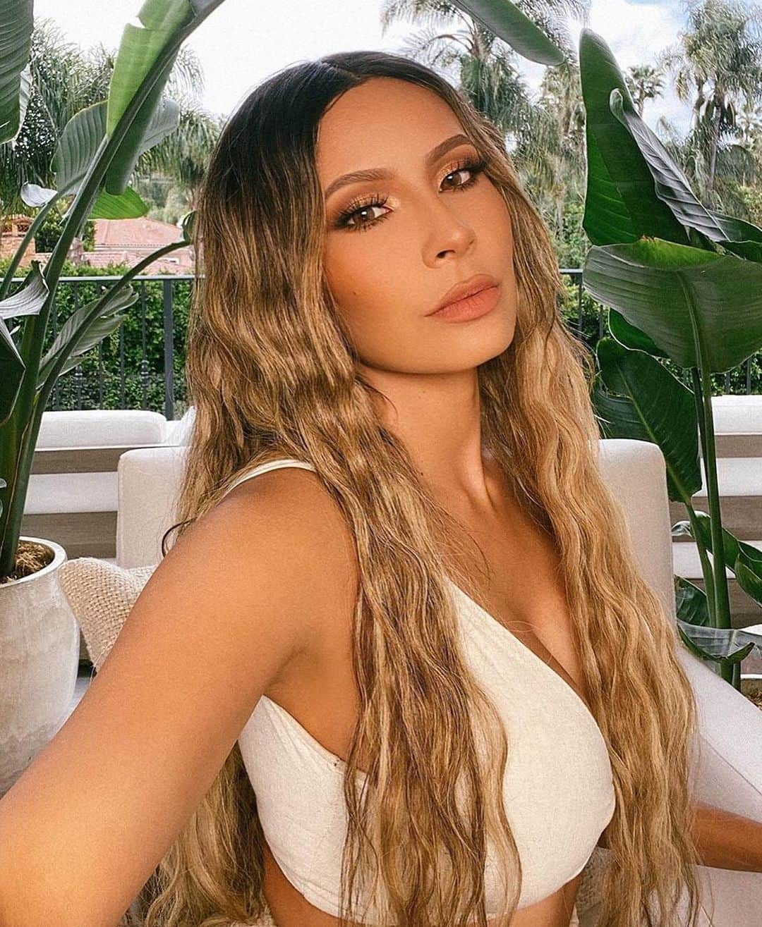 Kylie Cosmeticsさんのインスタグラム写真 - (Kylie CosmeticsInstagram)「the gorgeous @desiperkins wearing kybrow powder duo in cool brown! ⁠🤍」4月25日 7時41分 - kyliecosmetics