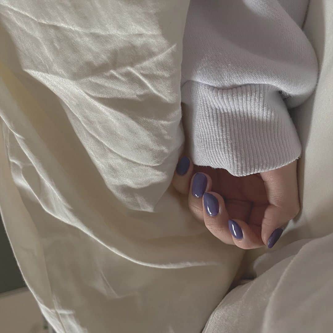 かれんのインスタグラム：「･ ･ ･  どれだけ辛くて  どれだけ裏切られて  あーなんで私頑張ってたんだろ  って思っても  あっ自分が幸せになるためか  って思えば  結構楽」