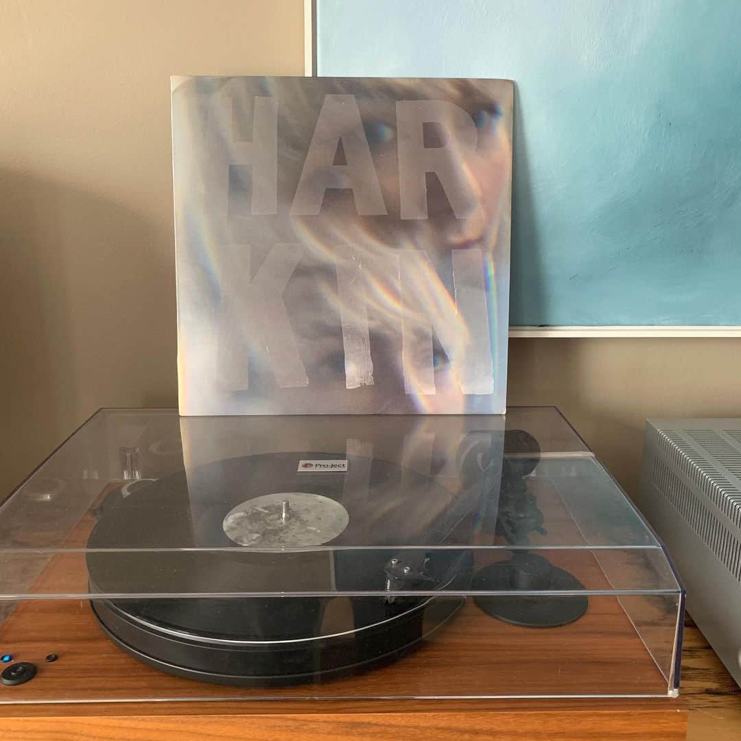 コートニー・バーネットのインスタグラム：「Happy album release to @harkathon 💜💜💜💜💜 out thru @hand.mirror」