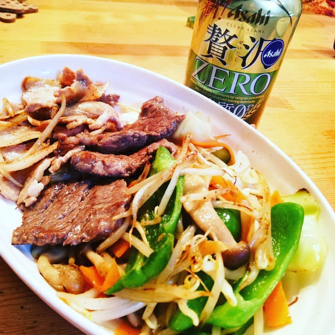 松本隆博のインスタグラム：「。 アテがマンネリして きた感があり…(^-^)。 ハイボールから麦酒 に替えてみました。 さ、少しだけ単独 ジョギングしてきます 🏃、帰宅したら麦酒 飲むと思います( 'ч' )」