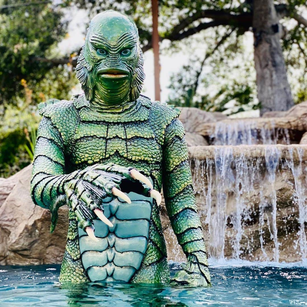 グレゴリー・ニコテロさんのインスタグラム写真 - (グレゴリー・ニコテロInstagram)「So this is what happen when you throw your full size fiberglass Creature from the Black Lagoon into the swimming pool...IT comes to life and tries to drown you! #universalmonsters #stayingbusy #quarantinelife #knbefxgroup #creaturefromtheblacklagoon」4月25日 9時12分 - gnicotero