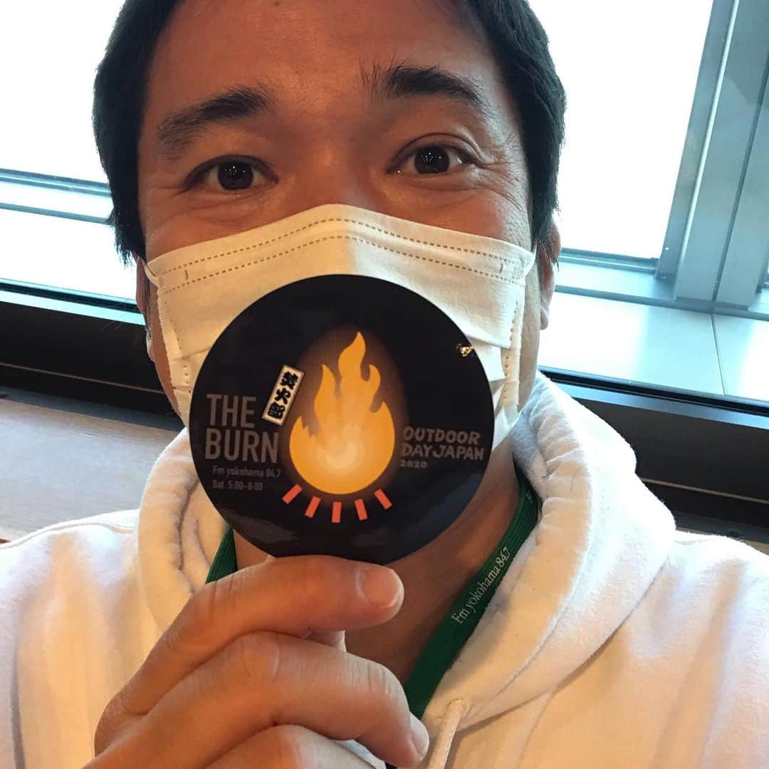 井手大介のインスタグラム：「2020年版の新作焚火部ステッカーの完成です！いい感じ。#theburn847 #fmyokohama」