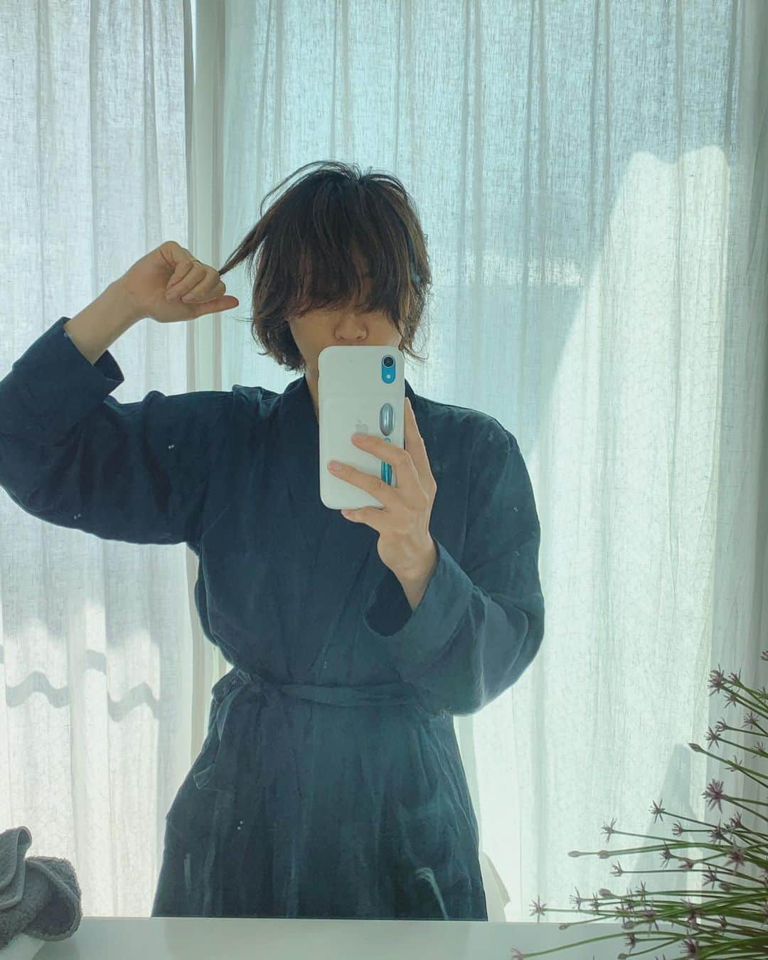 風間ゆみえのインスタグラム：「おはようございます。  とても良い天気  前が見えない朝、笑  この間、 @kawakitayusuke のInstagramで教えてくれてたよね、  セルフカットするか…」